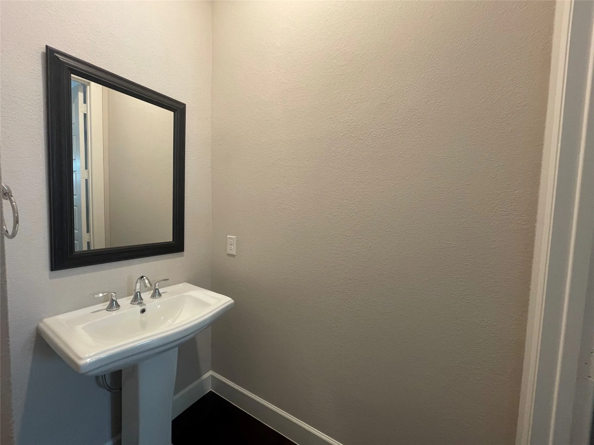 Single Family Residence For Rent in Dallas County , 5823 Orion Place, Dallas, Texas 75235, 3 Bedroom, 4 Bathroom, 2 Garage spaces, 2,145 Sqft, built in 2017, mls#21282470, Real Estate Agent in Dallas, Homes For Rent in Dallas county, Homes For Rent in Dallas, Realtor in Dallas Texas, Real Estate Brokerage Independent Realty Texas, Luminita Cordes Realtor