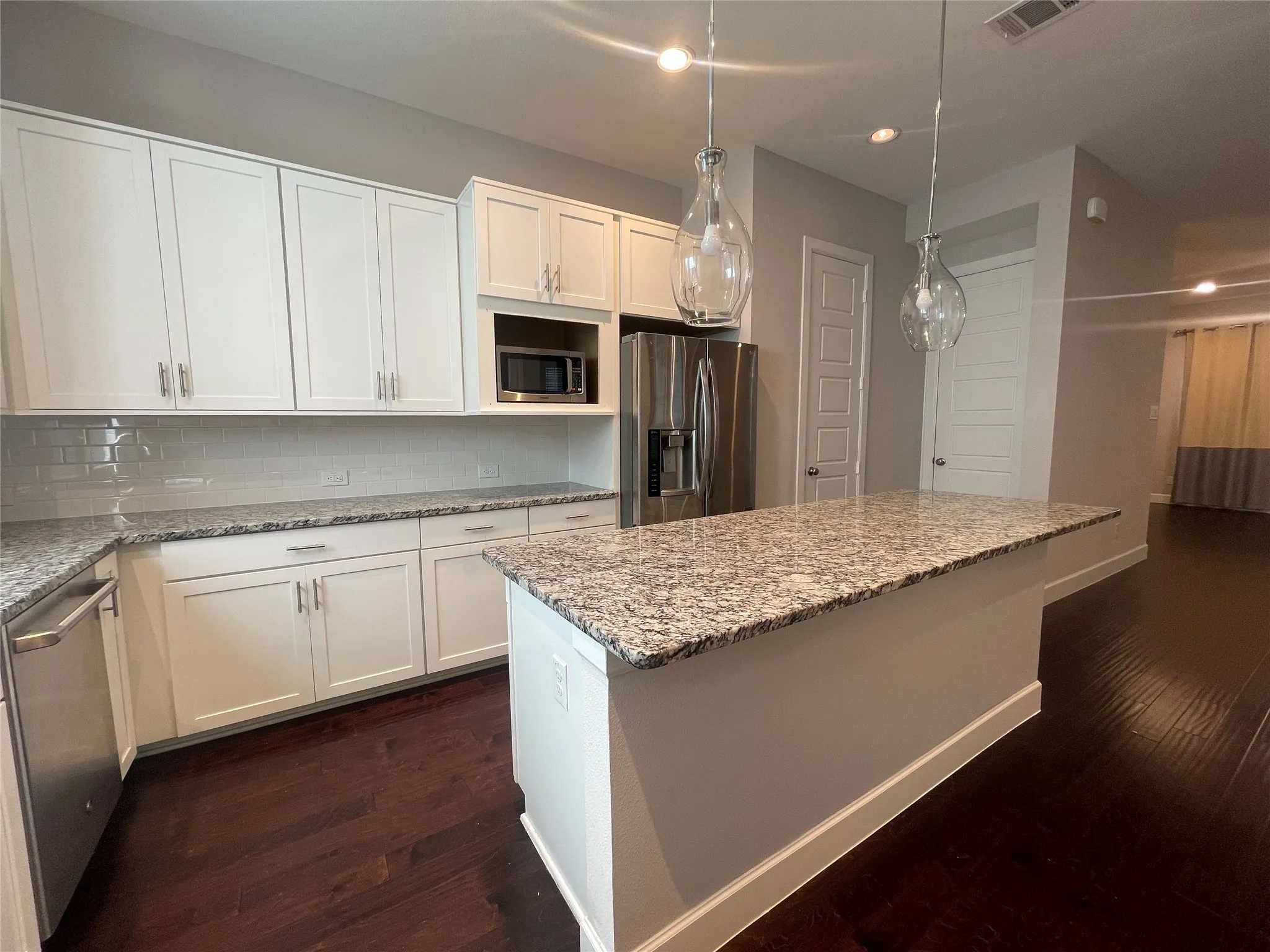 Single Family Residence For Rent in Dallas County , 5823 Orion Place, Dallas, Texas 75235, 3 Bedroom, 4 Bathroom, 2 Garage spaces, 2,145 Sqft, built in 2017, mls#21282470, Real Estate Agent in Dallas, Homes For Rent in Dallas county, Homes For Rent in Dallas, Realtor in Dallas Texas, Real Estate Brokerage Independent Realty Texas, Luminita Cordes Realtor