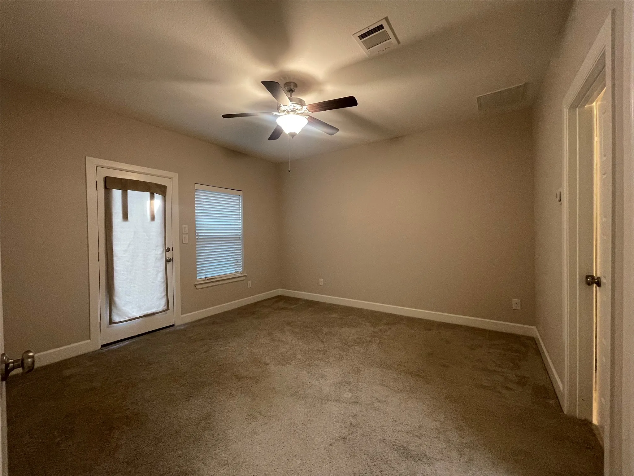 Single Family Residence For Rent in Dallas County , 5823 Orion Place, Dallas, Texas 75235, 3 Bedroom, 4 Bathroom, 2 Garage spaces, 2,145 Sqft, built in 2017, mls#21282470, Real Estate Agent in Dallas, Homes For Rent in Dallas county, Homes For Rent in Dallas, Realtor in Dallas Texas, Real Estate Brokerage Independent Realty Texas, Luminita Cordes Realtor