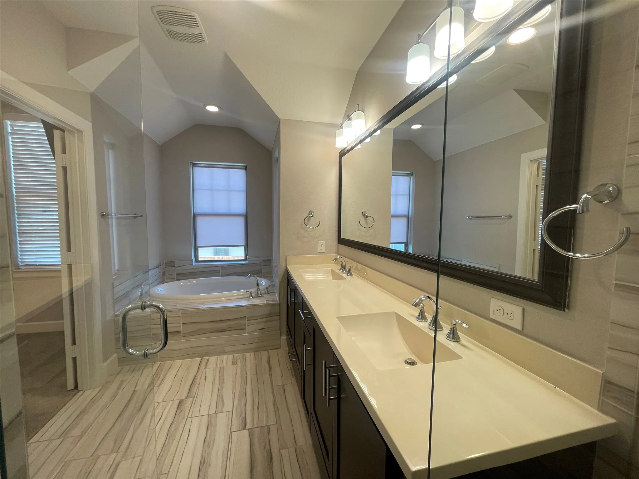 Single Family Residence For Rent in Dallas County , 5823 Orion Place, Dallas, Texas 75235, 3 Bedroom, 4 Bathroom, 2 Garage spaces, 2,145 Sqft, built in 2017, mls#21282470, Real Estate Agent in Dallas, Homes For Rent in Dallas county, Homes For Rent in Dallas, Realtor in Dallas Texas, Real Estate Brokerage Independent Realty Texas, Luminita Cordes Realtor