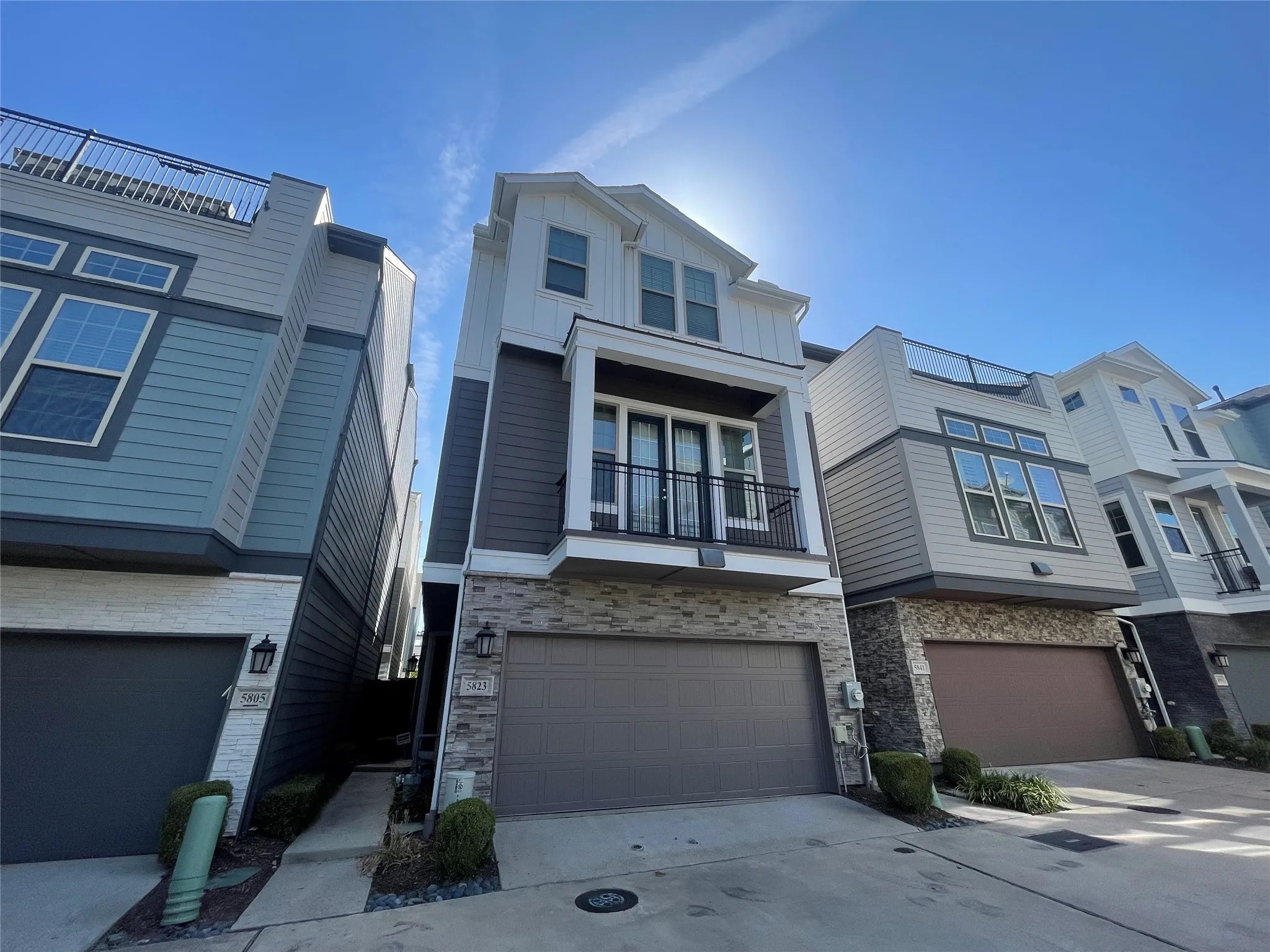 Single Family Residence For Rent in Dallas County , 5823 Orion Place, Dallas, Texas 75235, 3 Bedroom, 4 Bathroom, 2 Garage spaces, 2,145 Sqft, built in 2017, mls#21282470, Real Estate Agent in Dallas, Homes For Rent in Dallas county, Homes For Rent in Dallas, Realtor in Dallas Texas, Real Estate Brokerage Independent Realty Texas, Luminita Cordes Realtor