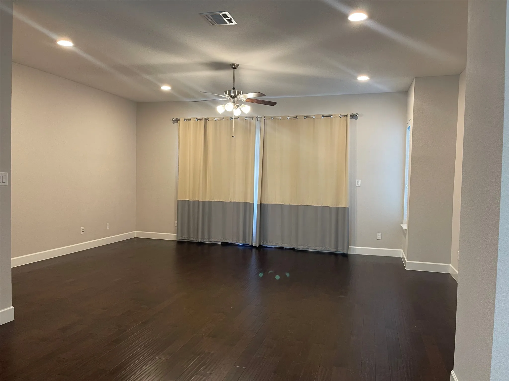 Single Family Residence For Rent in Dallas County , 5823 Orion Place, Dallas, Texas 75235, 3 Bedroom, 4 Bathroom, 2 Garage spaces, 2,145 Sqft, built in 2017, mls#21282470, Real Estate Agent in Dallas, Homes For Rent in Dallas county, Homes For Rent in Dallas, Realtor in Dallas Texas, Real Estate Brokerage Independent Realty Texas, Luminita Cordes Realtor