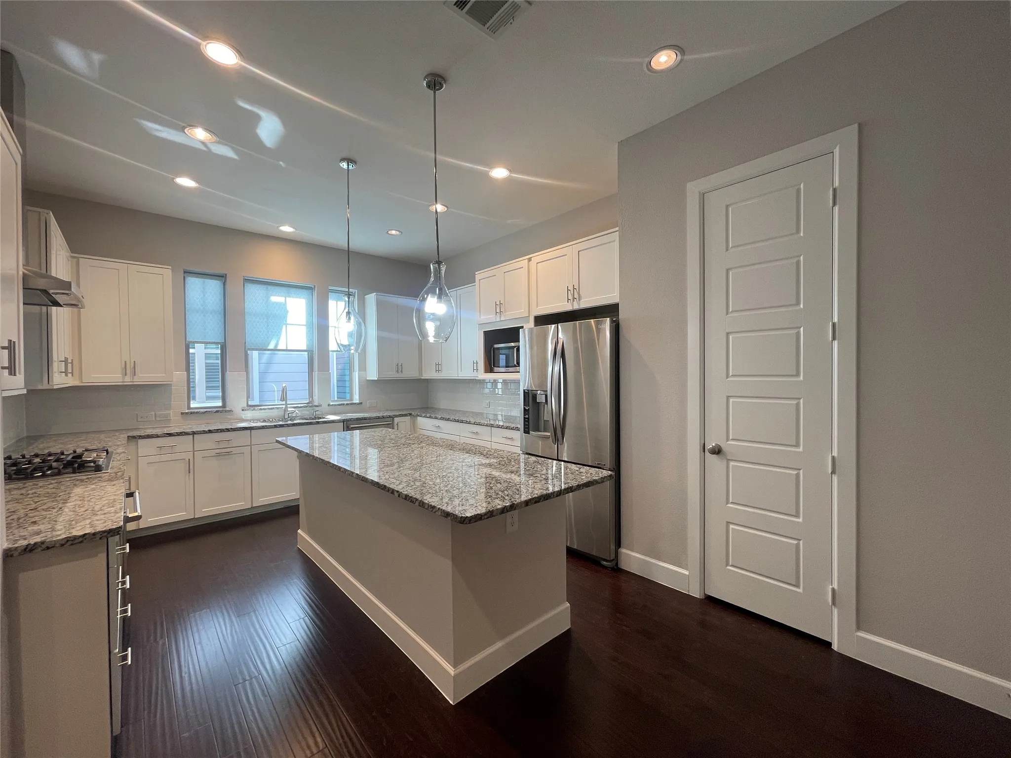 Single Family Residence For Rent in Dallas County , 5823 Orion Place, Dallas, Texas 75235, 3 Bedroom, 4 Bathroom, 2 Garage spaces, 2,145 Sqft, built in 2017, mls#21282470, Real Estate Agent in Dallas, Homes For Rent in Dallas county, Homes For Rent in Dallas, Realtor in Dallas Texas, Real Estate Brokerage Independent Realty Texas, Luminita Cordes Realtor