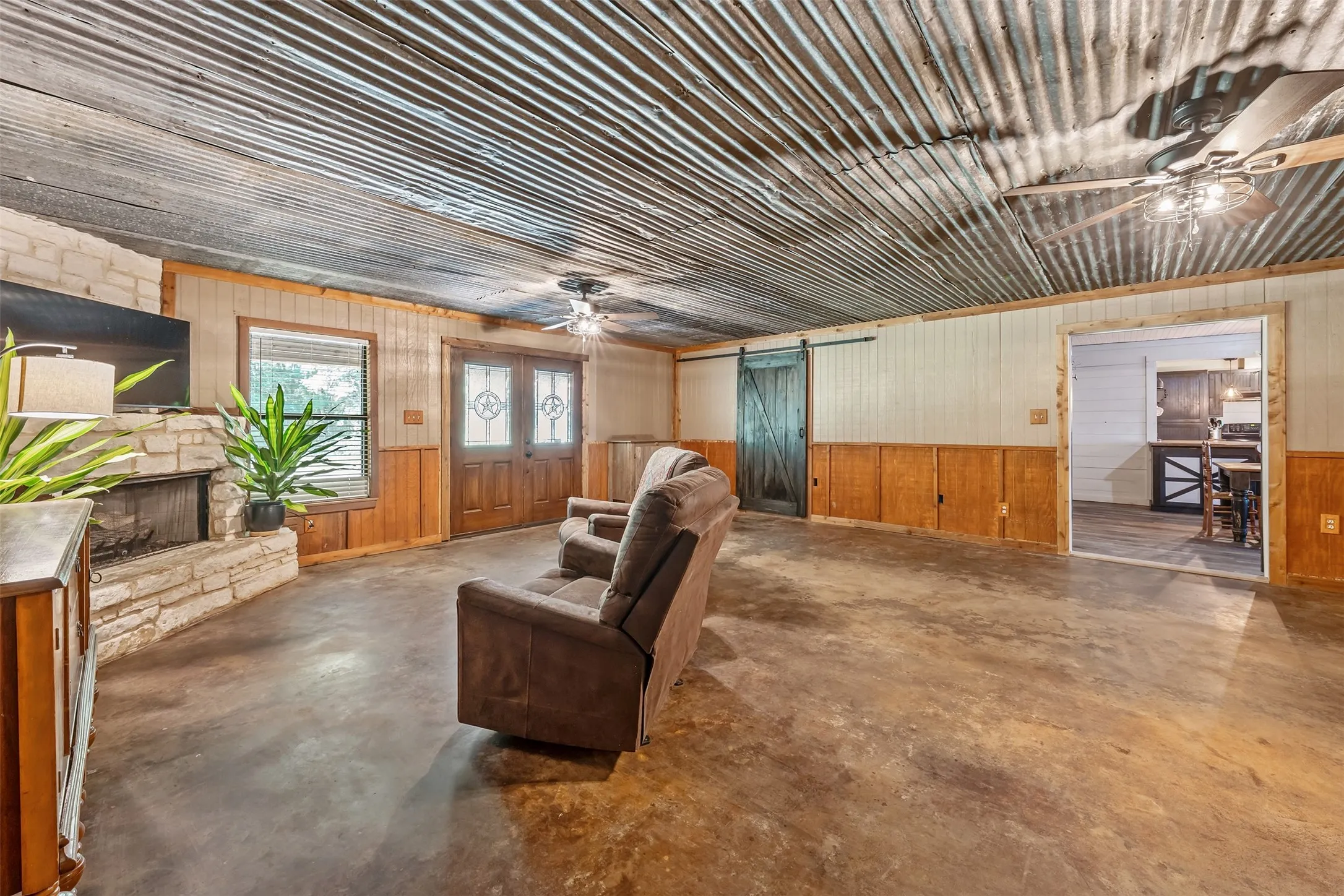 Single Family Residence For Sale in Smith County , 15758 Audrey Lane, Arp, Texas 75750, 4 Bedroom, 4 Bathroom, Garage spaces, 3,688 Sqft, built in 1987, mls#21282462, Real Estate Agent in Arp, Homes For Sale in Smith county, Homes For Sale in Arp, Realtor in Arp Texas, Real Estate Brokerage Independent Realty Texas, Luminita Cordes Realtor