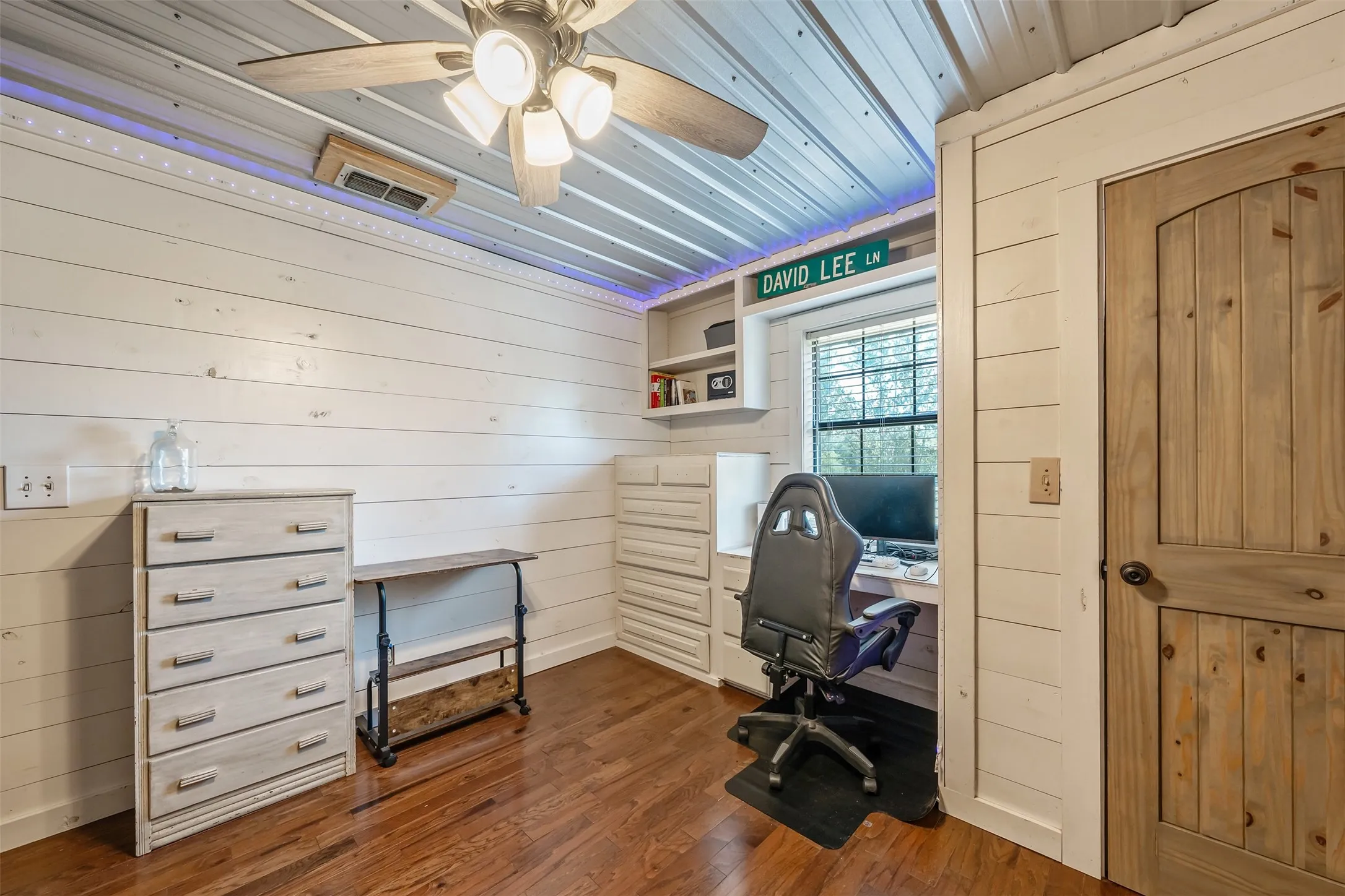 Single Family Residence For Sale in Smith County , 15758 Audrey Lane, Arp, Texas 75750, 4 Bedroom, 4 Bathroom, Garage spaces, 3,688 Sqft, built in 1987, mls#21282462, Real Estate Agent in Arp, Homes For Sale in Smith county, Homes For Sale in Arp, Realtor in Arp Texas, Real Estate Brokerage Independent Realty Texas, Luminita Cordes Realtor