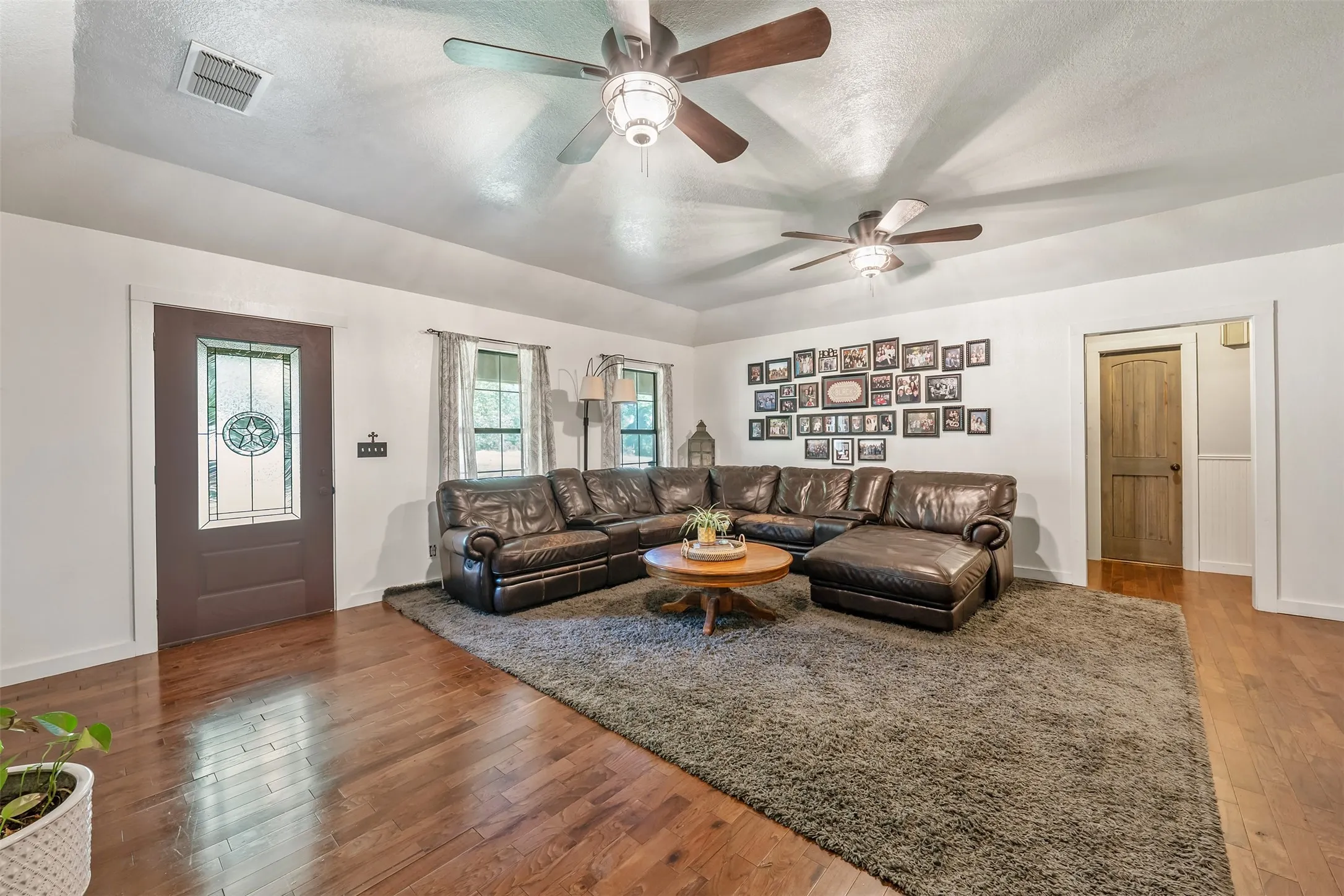 Single Family Residence For Sale in Smith County , 15758 Audrey Lane, Arp, Texas 75750, 4 Bedroom, 4 Bathroom, Garage spaces, 3,688 Sqft, built in 1987, mls#21282462, Real Estate Agent in Arp, Homes For Sale in Smith county, Homes For Sale in Arp, Realtor in Arp Texas, Real Estate Brokerage Independent Realty Texas, Luminita Cordes Realtor