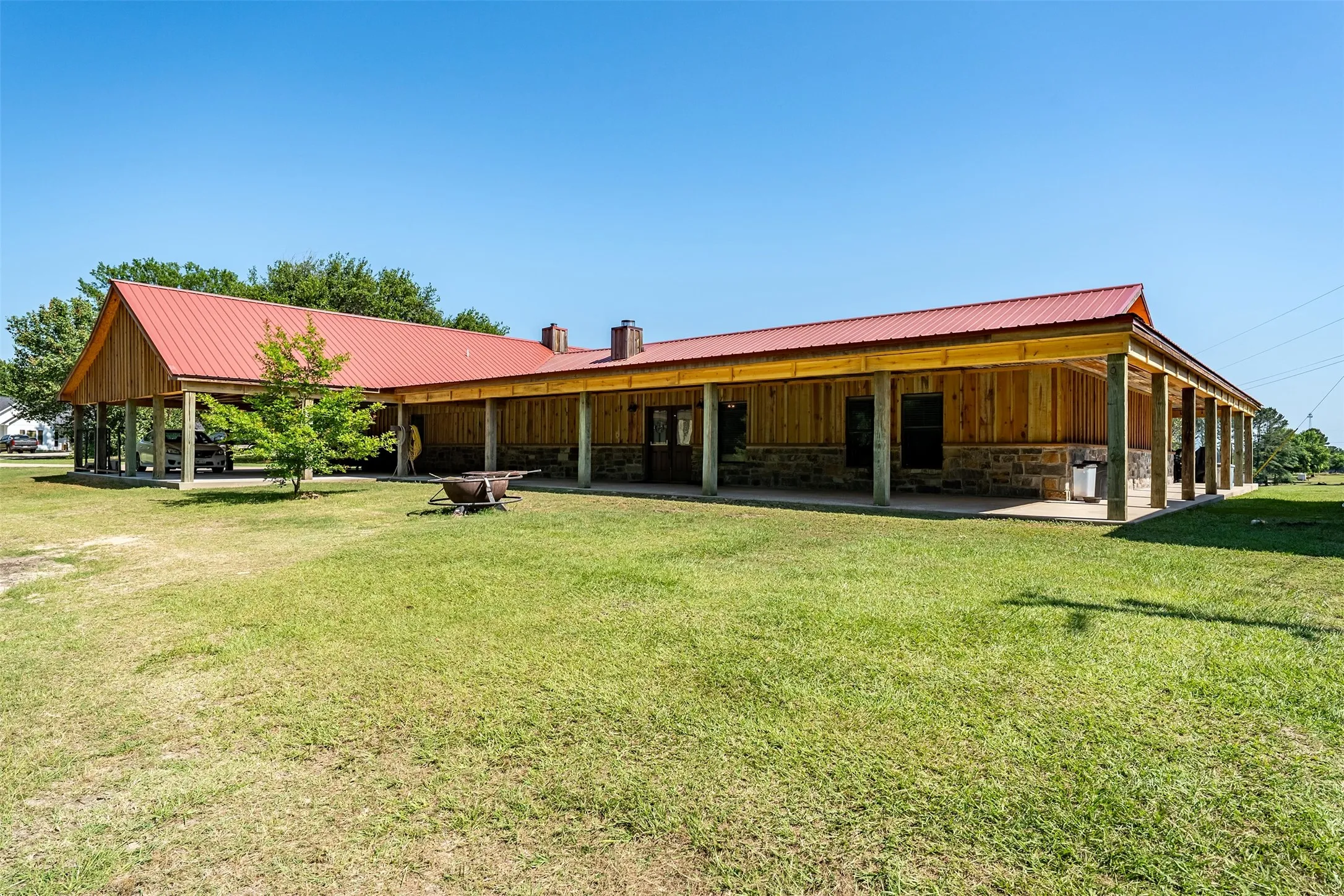 Single Family Residence For Sale in Smith County , 15758 Audrey Lane, Arp, Texas 75750, 4 Bedroom, 4 Bathroom, Garage spaces, 3,688 Sqft, built in 1987, mls#21282462, Real Estate Agent in Arp, Homes For Sale in Smith county, Homes For Sale in Arp, Realtor in Arp Texas, Real Estate Brokerage Independent Realty Texas, Luminita Cordes Realtor