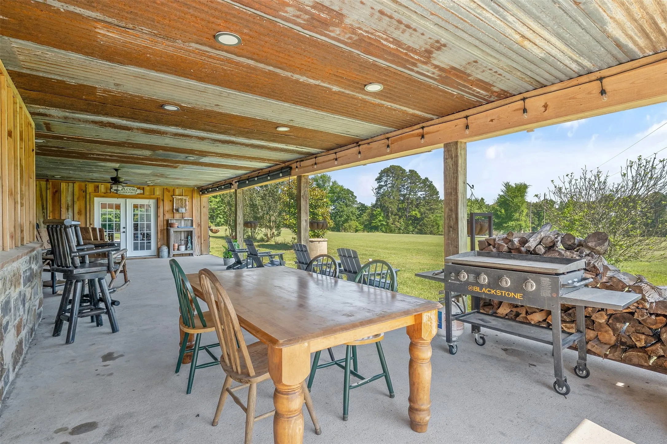 Single Family Residence For Sale in Smith County , 15758 Audrey Lane, Arp, Texas 75750, 4 Bedroom, 4 Bathroom, Garage spaces, 3,688 Sqft, built in 1987, mls#21282462, Real Estate Agent in Arp, Homes For Sale in Smith county, Homes For Sale in Arp, Realtor in Arp Texas, Real Estate Brokerage Independent Realty Texas, Luminita Cordes Realtor