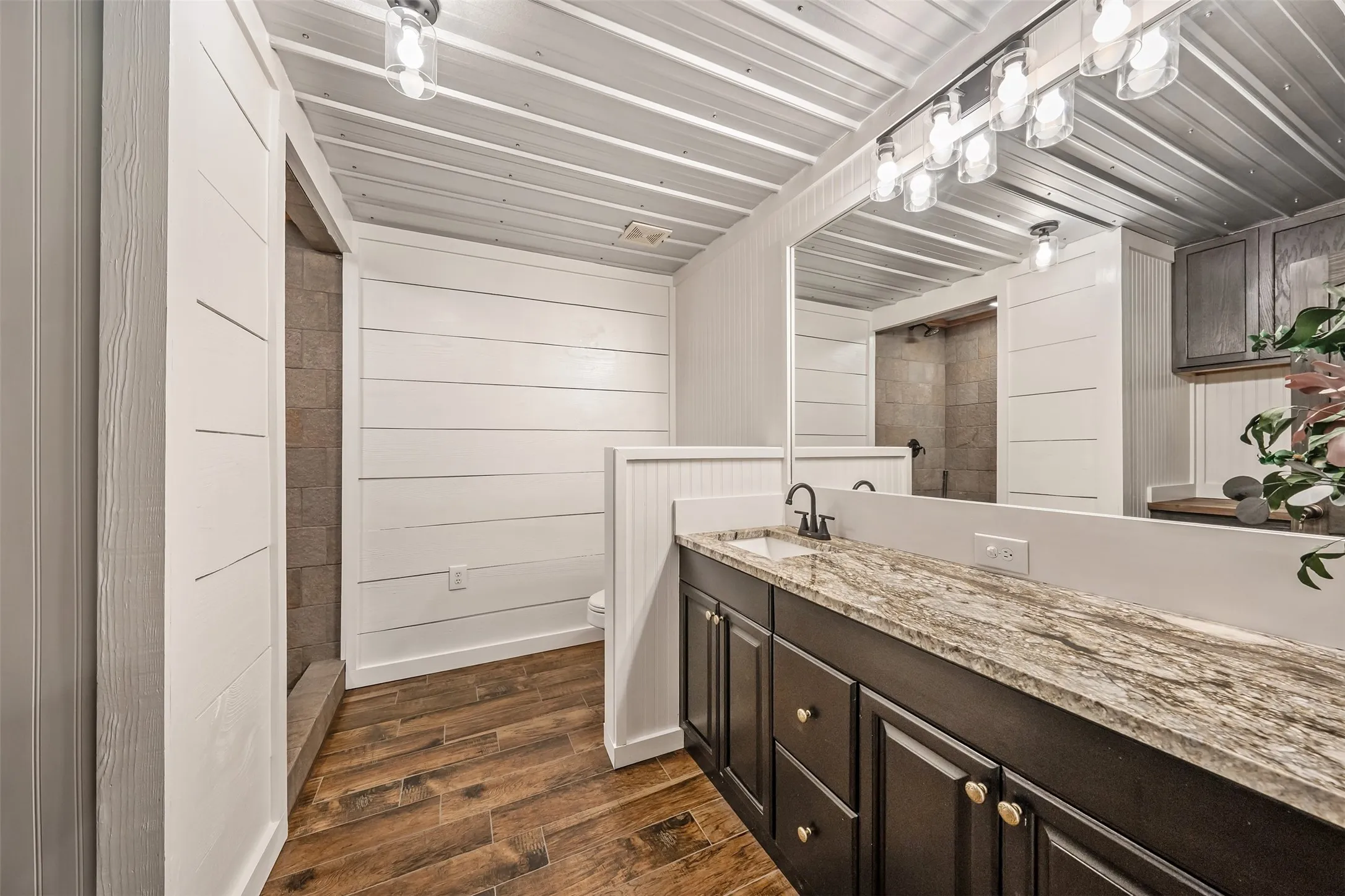 Single Family Residence For Sale in Smith County , 15758 Audrey Lane, Arp, Texas 75750, 4 Bedroom, 4 Bathroom, Garage spaces, 3,688 Sqft, built in 1987, mls#21282462, Real Estate Agent in Arp, Homes For Sale in Smith county, Homes For Sale in Arp, Realtor in Arp Texas, Real Estate Brokerage Independent Realty Texas, Luminita Cordes Realtor