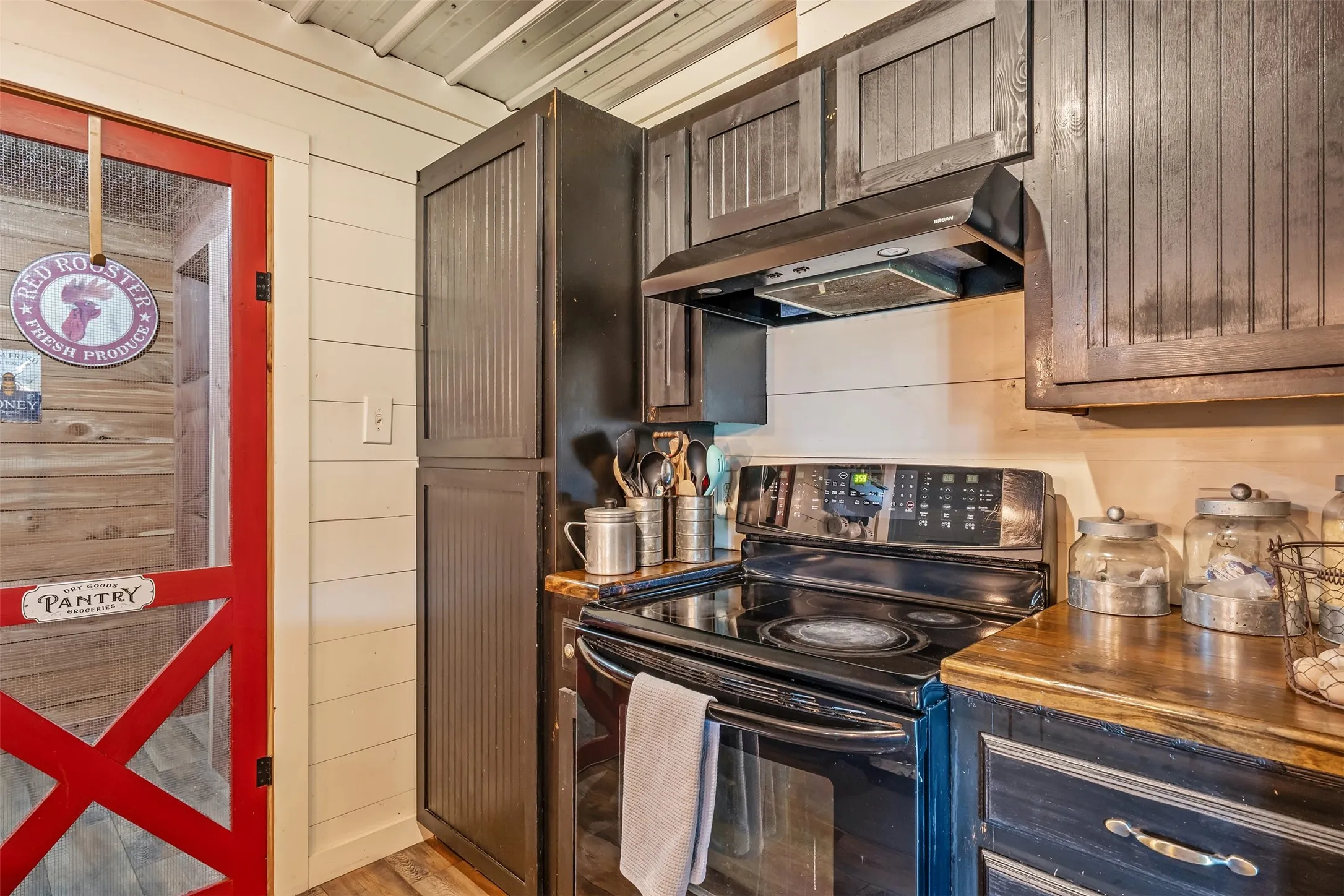 Single Family Residence For Sale in Smith County , 15758 Audrey Lane, Arp, Texas 75750, 4 Bedroom, 4 Bathroom, Garage spaces, 3,688 Sqft, built in 1987, mls#21282462, Real Estate Agent in Arp, Homes For Sale in Smith county, Homes For Sale in Arp, Realtor in Arp Texas, Real Estate Brokerage Independent Realty Texas, Luminita Cordes Realtor