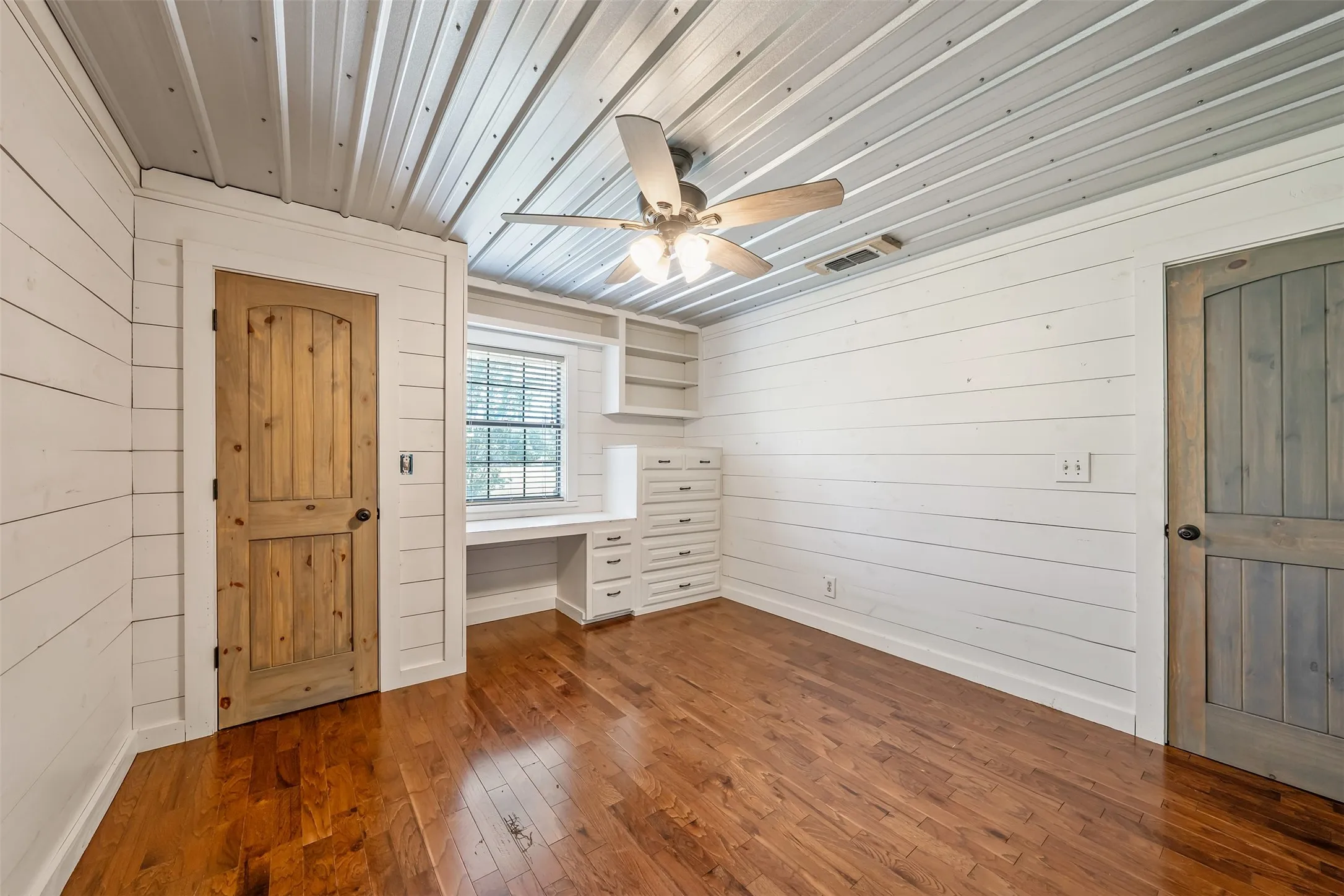 Single Family Residence For Sale in Smith County , 15758 Audrey Lane, Arp, Texas 75750, 4 Bedroom, 4 Bathroom, Garage spaces, 3,688 Sqft, built in 1987, mls#21282462, Real Estate Agent in Arp, Homes For Sale in Smith county, Homes For Sale in Arp, Realtor in Arp Texas, Real Estate Brokerage Independent Realty Texas, Luminita Cordes Realtor