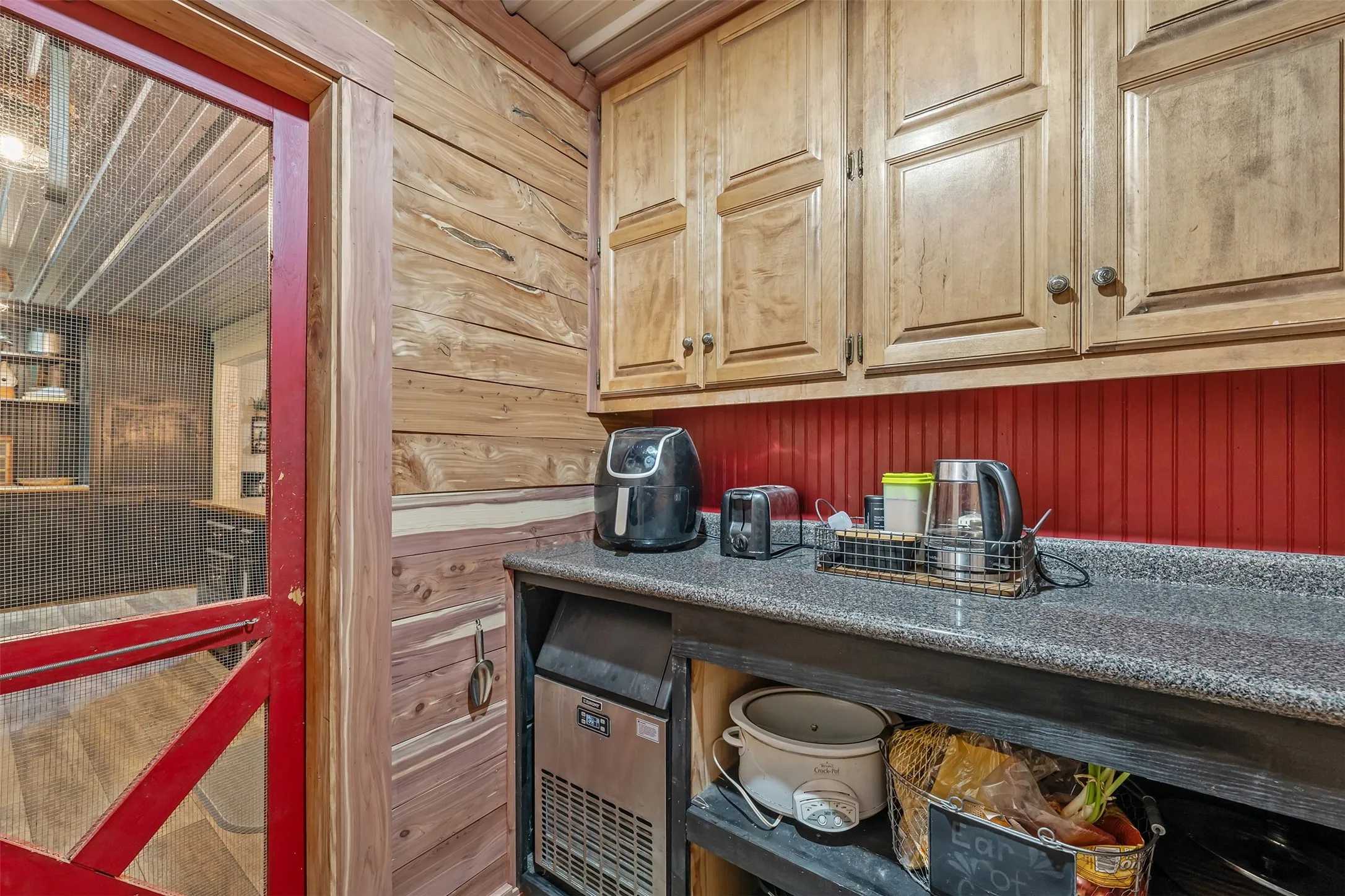 Single Family Residence For Sale in Smith County , 15758 Audrey Lane, Arp, Texas 75750, 4 Bedroom, 4 Bathroom, Garage spaces, 3,688 Sqft, built in 1987, mls#21282462, Real Estate Agent in Arp, Homes For Sale in Smith county, Homes For Sale in Arp, Realtor in Arp Texas, Real Estate Brokerage Independent Realty Texas, Luminita Cordes Realtor