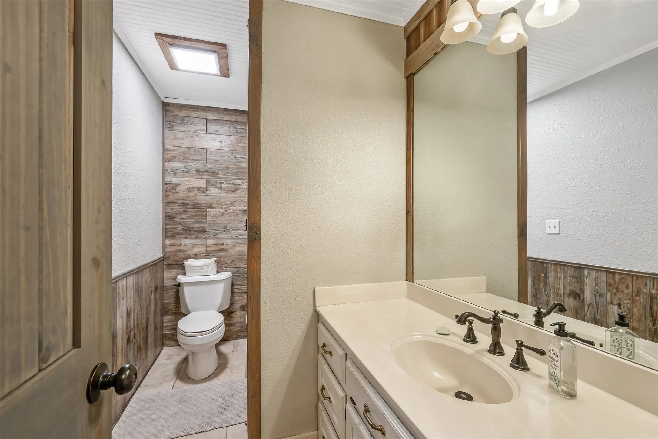Single Family Residence For Sale in Smith County , 15758 Audrey Lane, Arp, Texas 75750, 4 Bedroom, 4 Bathroom, Garage spaces, 3,688 Sqft, built in 1987, mls#21282462, Real Estate Agent in Arp, Homes For Sale in Smith county, Homes For Sale in Arp, Realtor in Arp Texas, Real Estate Brokerage Independent Realty Texas, Luminita Cordes Realtor