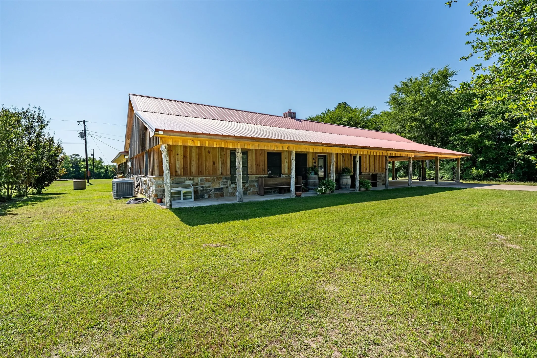 Single Family Residence For Sale in Smith County , 15758 Audrey Lane, Arp, Texas 75750, 4 Bedroom, 4 Bathroom, Garage spaces, 3,688 Sqft, built in 1987, mls#21282462, Real Estate Agent in Arp, Homes For Sale in Smith county, Homes For Sale in Arp, Realtor in Arp Texas, Real Estate Brokerage Independent Realty Texas, Luminita Cordes Realtor