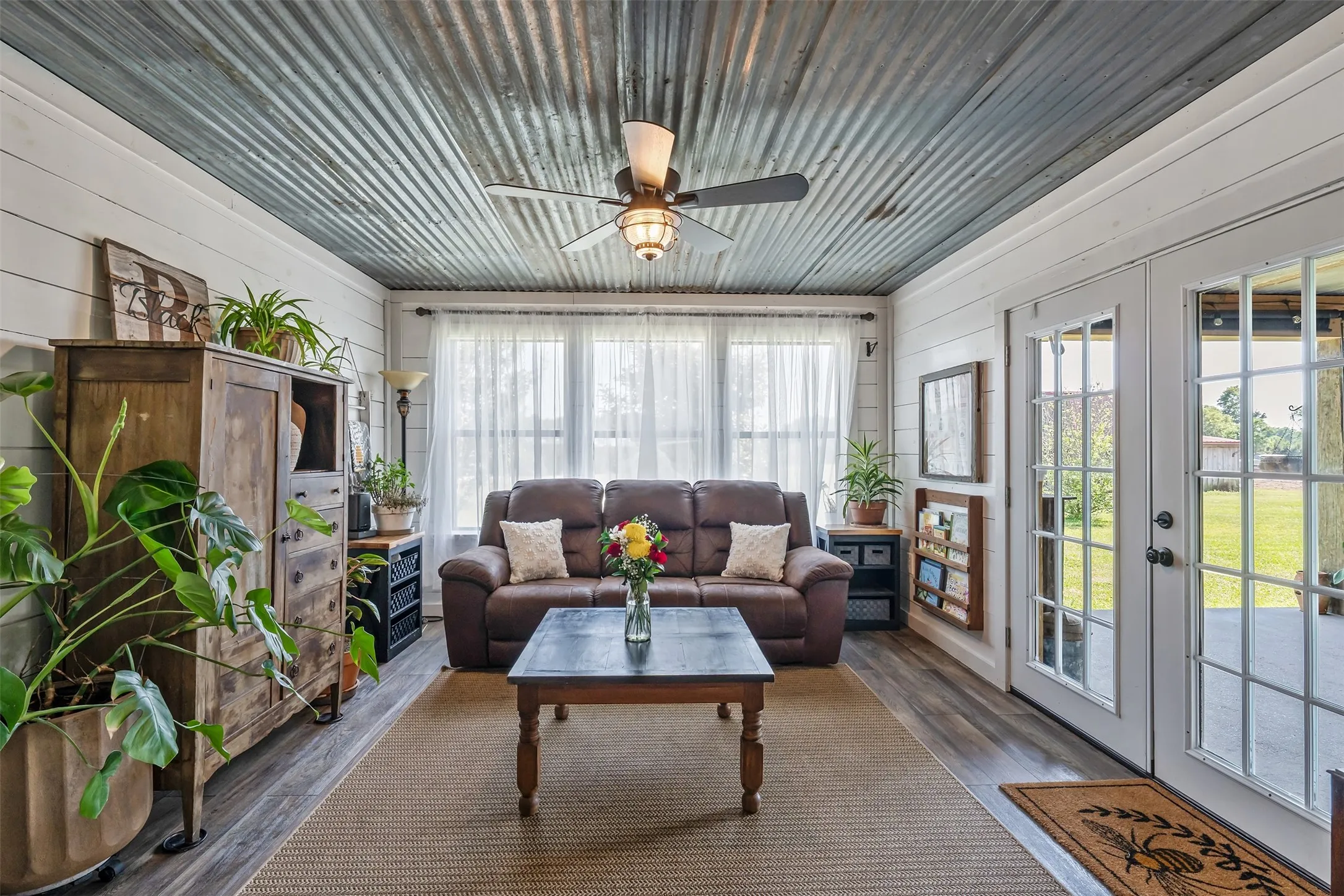 Single Family Residence For Sale in Smith County , 15758 Audrey Lane, Arp, Texas 75750, 4 Bedroom, 4 Bathroom, Garage spaces, 3,688 Sqft, built in 1987, mls#21282462, Real Estate Agent in Arp, Homes For Sale in Smith county, Homes For Sale in Arp, Realtor in Arp Texas, Real Estate Brokerage Independent Realty Texas, Luminita Cordes Realtor