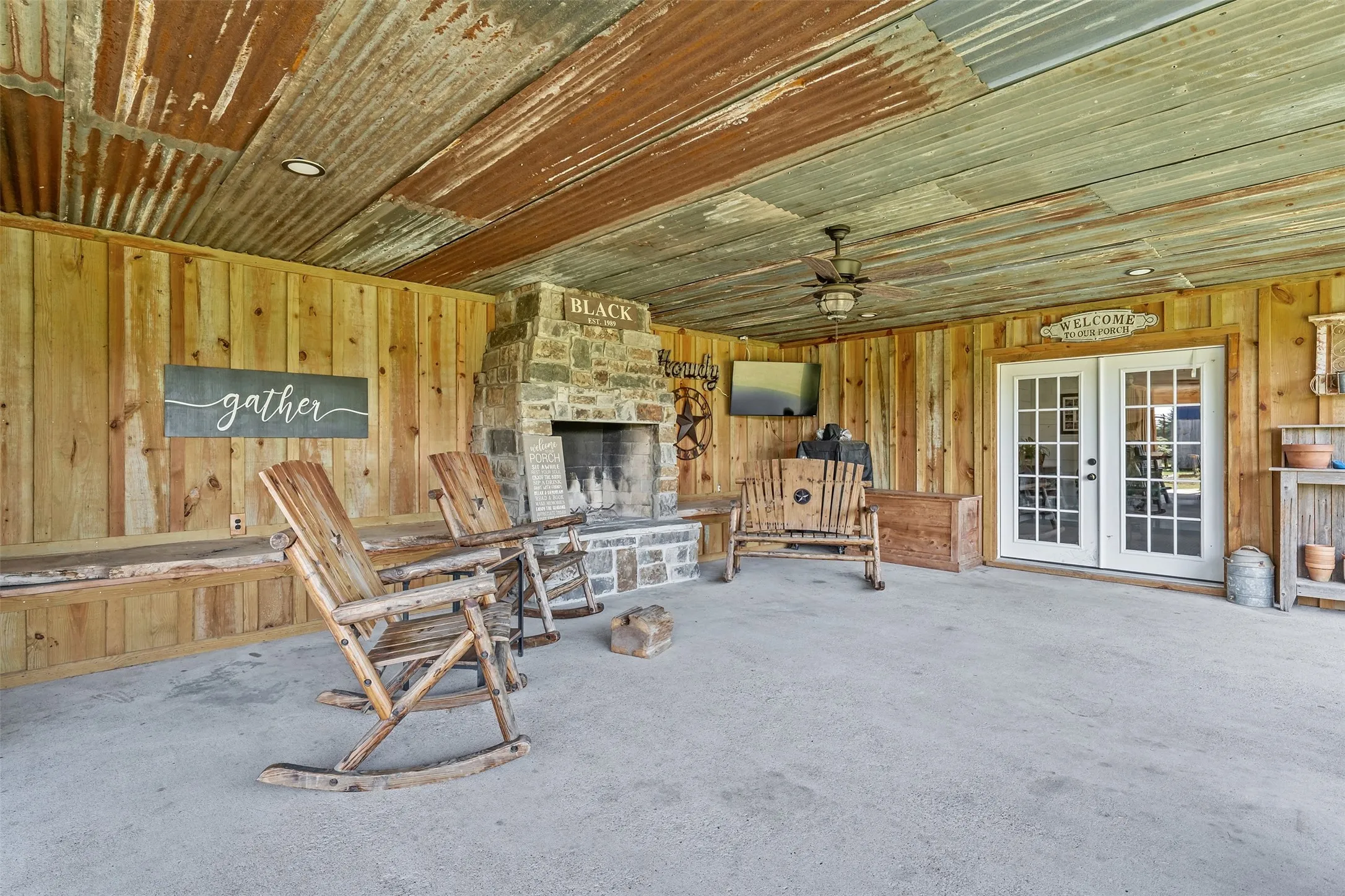 Single Family Residence For Sale in Smith County , 15758 Audrey Lane, Arp, Texas 75750, 4 Bedroom, 4 Bathroom, Garage spaces, 3,688 Sqft, built in 1987, mls#21282462, Real Estate Agent in Arp, Homes For Sale in Smith county, Homes For Sale in Arp, Realtor in Arp Texas, Real Estate Brokerage Independent Realty Texas, Luminita Cordes Realtor