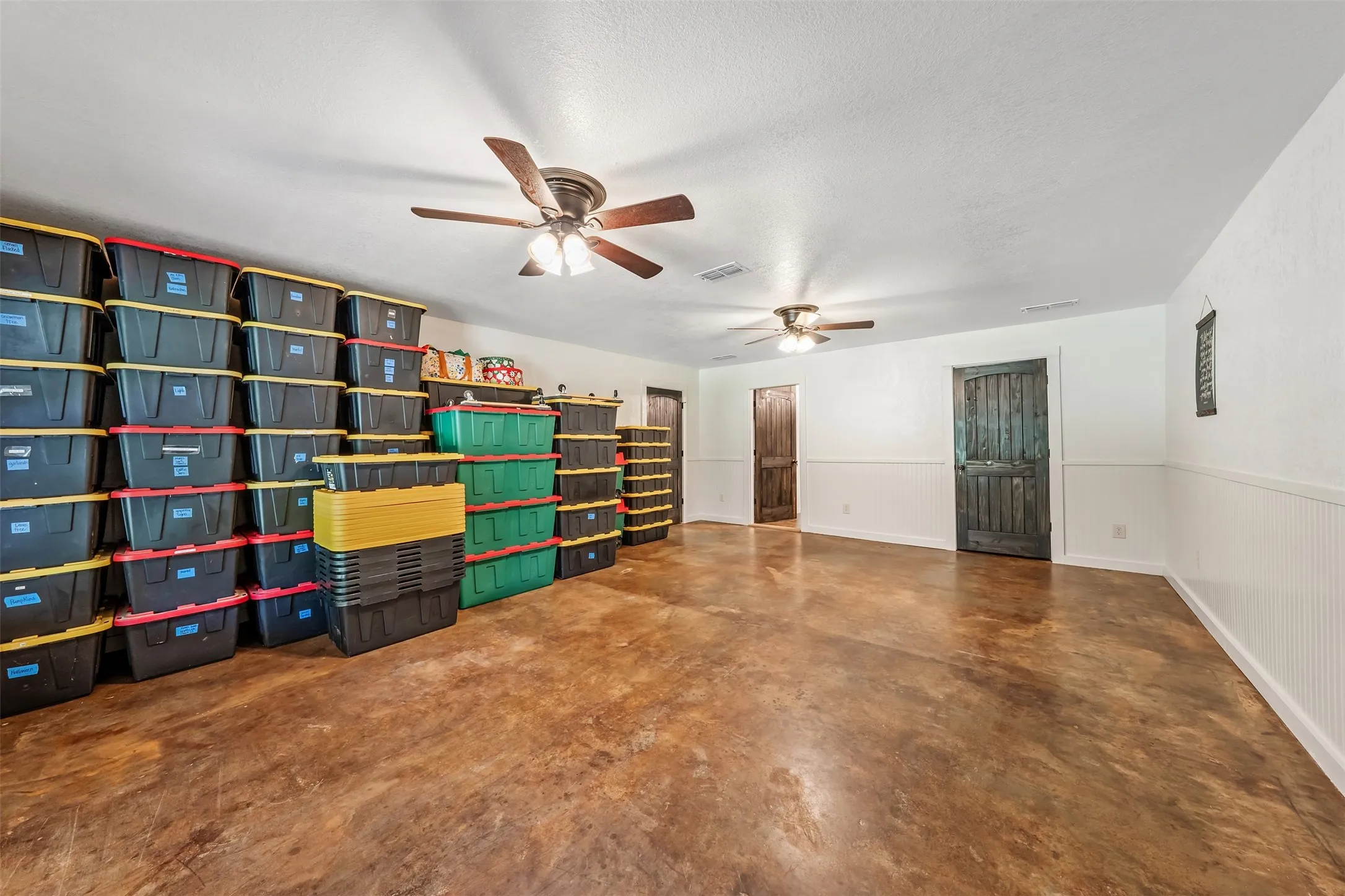 Single Family Residence For Sale in Smith County , 15758 Audrey Lane, Arp, Texas 75750, 4 Bedroom, 4 Bathroom, Garage spaces, 3,688 Sqft, built in 1987, mls#21282462, Real Estate Agent in Arp, Homes For Sale in Smith county, Homes For Sale in Arp, Realtor in Arp Texas, Real Estate Brokerage Independent Realty Texas, Luminita Cordes Realtor