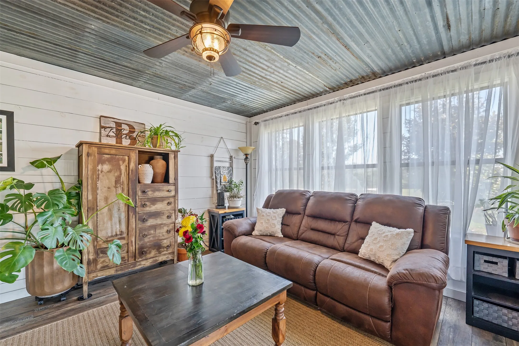 Single Family Residence For Sale in Smith County , 15758 Audrey Lane, Arp, Texas 75750, 4 Bedroom, 4 Bathroom, Garage spaces, 3,688 Sqft, built in 1987, mls#21282462, Real Estate Agent in Arp, Homes For Sale in Smith county, Homes For Sale in Arp, Realtor in Arp Texas, Real Estate Brokerage Independent Realty Texas, Luminita Cordes Realtor
