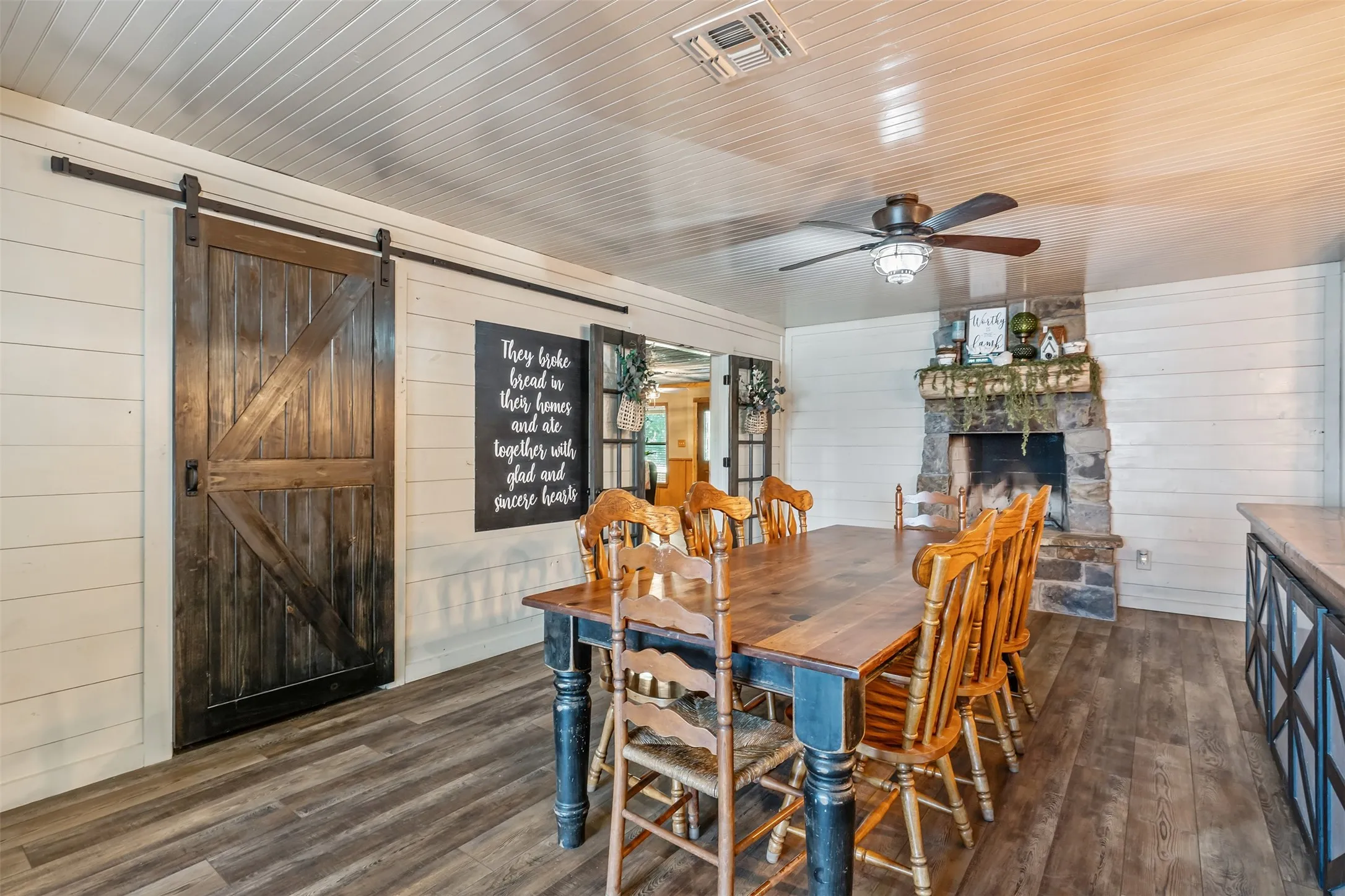 Single Family Residence For Sale in Smith County , 15758 Audrey Lane, Arp, Texas 75750, 4 Bedroom, 4 Bathroom, Garage spaces, 3,688 Sqft, built in 1987, mls#21282462, Real Estate Agent in Arp, Homes For Sale in Smith county, Homes For Sale in Arp, Realtor in Arp Texas, Real Estate Brokerage Independent Realty Texas, Luminita Cordes Realtor