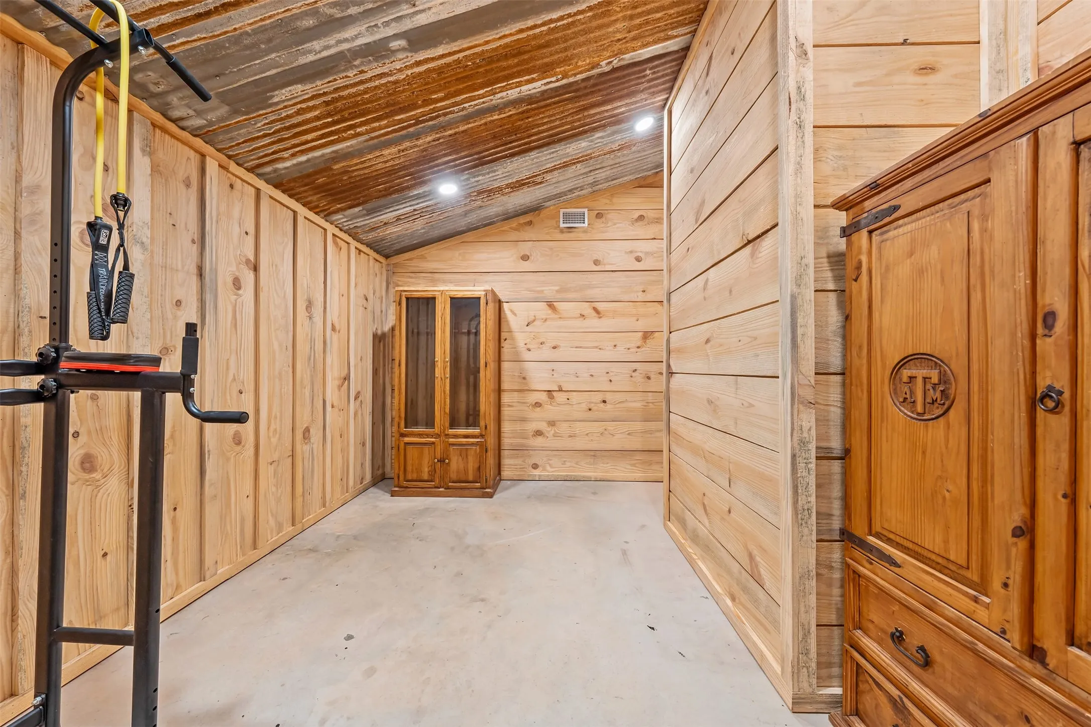 Single Family Residence For Sale in Smith County , 15758 Audrey Lane, Arp, Texas 75750, 4 Bedroom, 4 Bathroom, Garage spaces, 3,688 Sqft, built in 1987, mls#21282462, Real Estate Agent in Arp, Homes For Sale in Smith county, Homes For Sale in Arp, Realtor in Arp Texas, Real Estate Brokerage Independent Realty Texas, Luminita Cordes Realtor