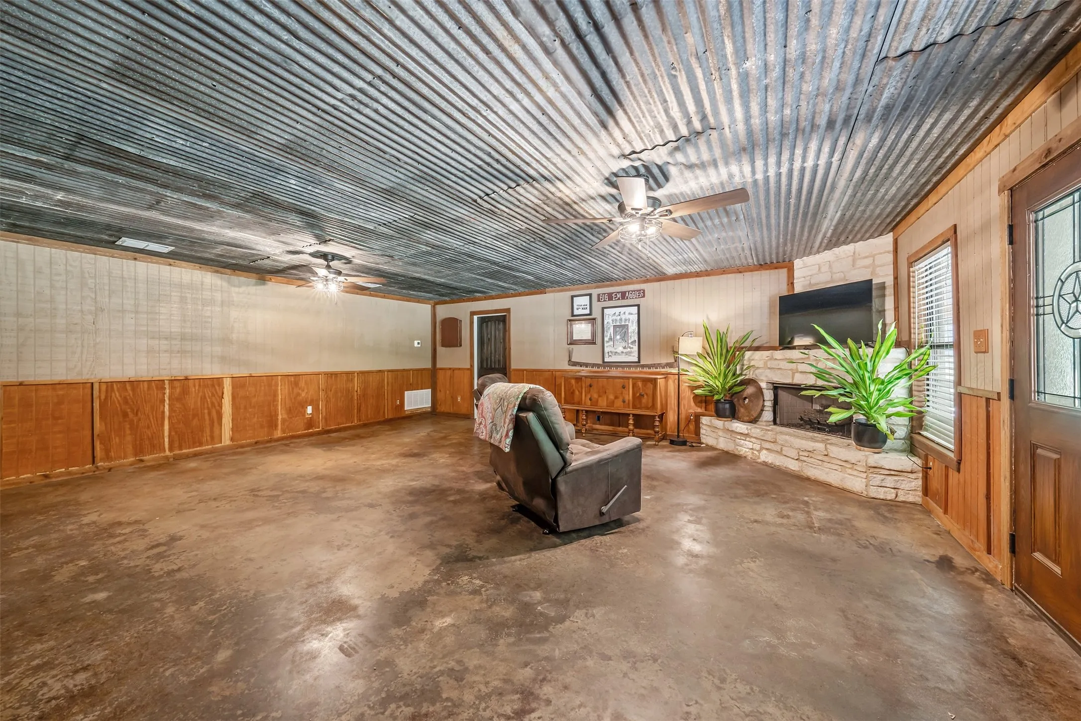 Single Family Residence For Sale in Smith County , 15758 Audrey Lane, Arp, Texas 75750, 4 Bedroom, 4 Bathroom, Garage spaces, 3,688 Sqft, built in 1987, mls#21282462, Real Estate Agent in Arp, Homes For Sale in Smith county, Homes For Sale in Arp, Realtor in Arp Texas, Real Estate Brokerage Independent Realty Texas, Luminita Cordes Realtor