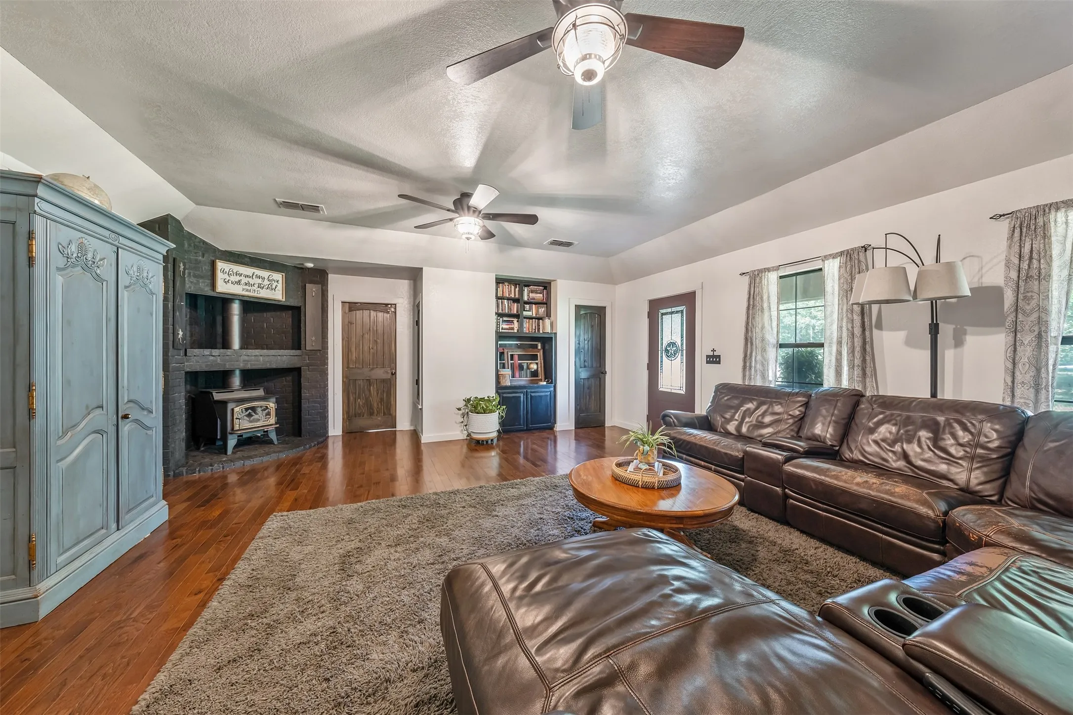 Single Family Residence For Sale in Smith County , 15758 Audrey Lane, Arp, Texas 75750, 4 Bedroom, 4 Bathroom, Garage spaces, 3,688 Sqft, built in 1987, mls#21282462, Real Estate Agent in Arp, Homes For Sale in Smith county, Homes For Sale in Arp, Realtor in Arp Texas, Real Estate Brokerage Independent Realty Texas, Luminita Cordes Realtor
