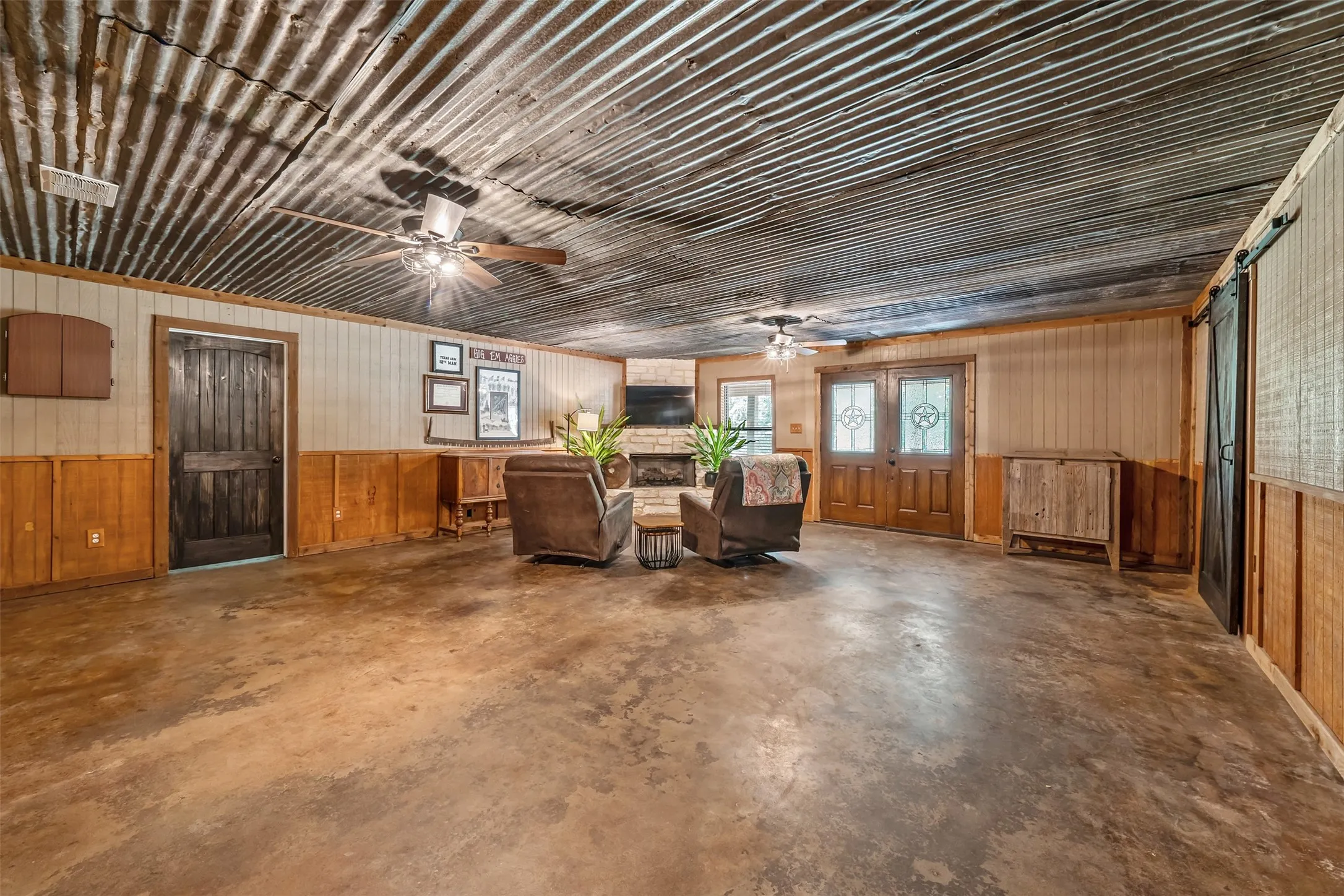 Single Family Residence For Sale in Smith County , 15758 Audrey Lane, Arp, Texas 75750, 4 Bedroom, 4 Bathroom, Garage spaces, 3,688 Sqft, built in 1987, mls#21282462, Real Estate Agent in Arp, Homes For Sale in Smith county, Homes For Sale in Arp, Realtor in Arp Texas, Real Estate Brokerage Independent Realty Texas, Luminita Cordes Realtor