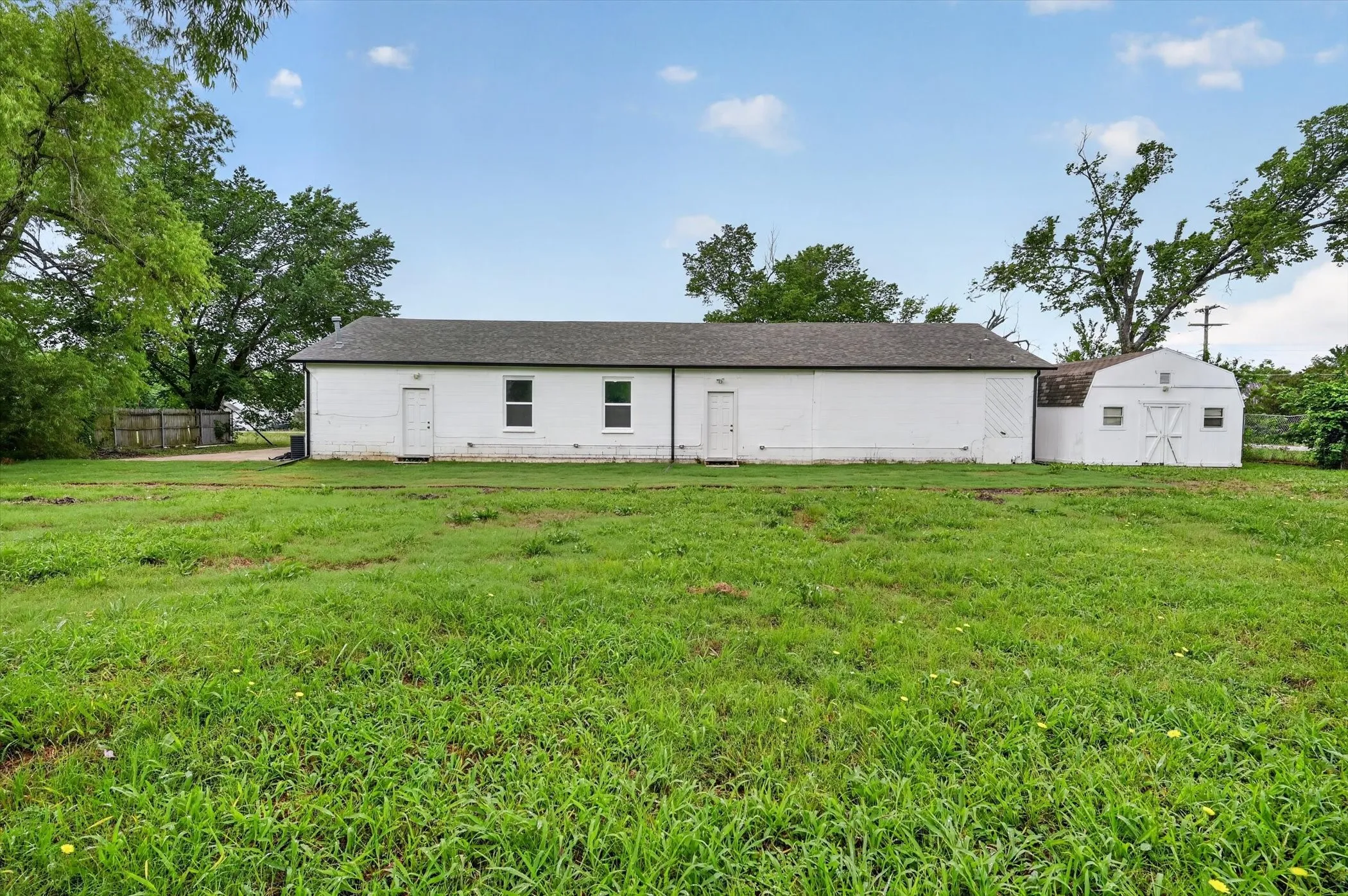 Single Family Residence For Sale in Kaufman County , 401 E Buffalo Street, Forney, Texas 75126, 5 Bedroom, 2 Bathroom, Garage spaces, 2,339 Sqft, built in 1997, mls#21277083, Real Estate Agent in Forney, Homes For Sale in Kaufman county, Homes For Sale in Forney, Realtor in Forney Texas, Real Estate Brokerage Independent Realty Texas, Luminita Cordes Realtor