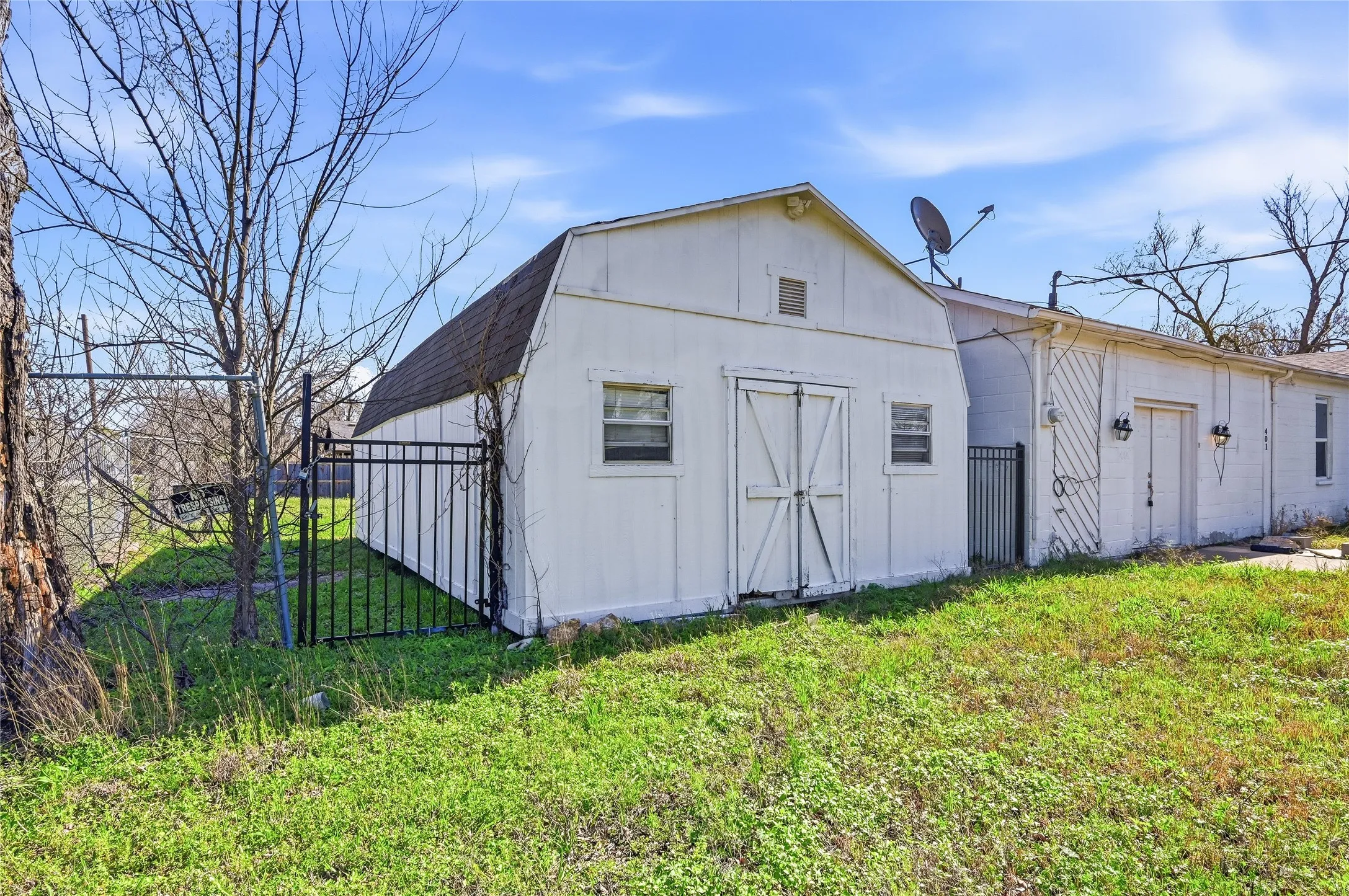 Single Family Residence For Sale in Kaufman County , 401 E Buffalo Street, Forney, Texas 75126, 5 Bedroom, 2 Bathroom, Garage spaces, 2,339 Sqft, built in 1997, mls#21277083, Real Estate Agent in Forney, Homes For Sale in Kaufman county, Homes For Sale in Forney, Realtor in Forney Texas, Real Estate Brokerage Independent Realty Texas, Luminita Cordes Realtor
