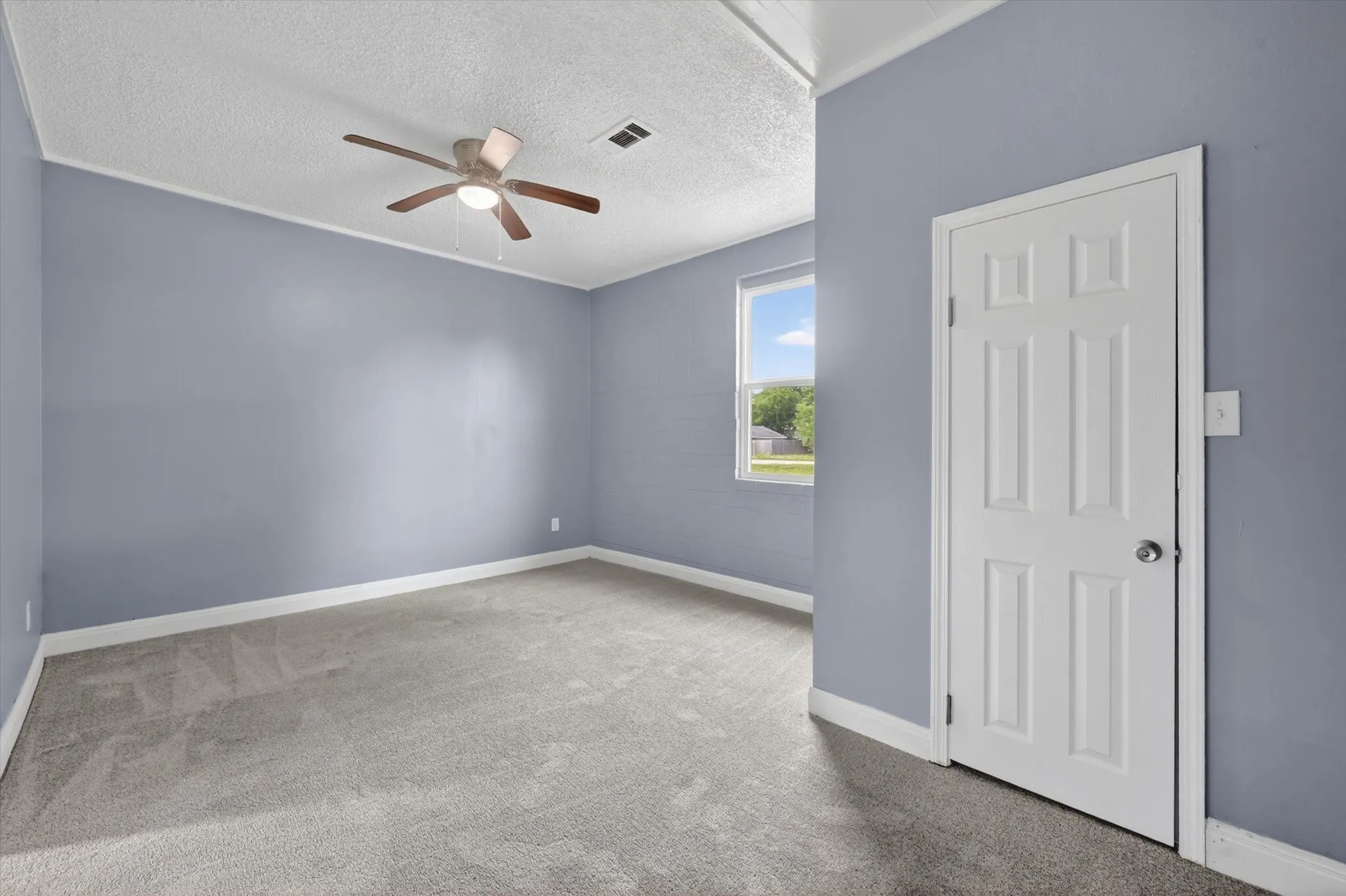 Single Family Residence For Sale in Kaufman County , 401 E Buffalo Street, Forney, Texas 75126, 5 Bedroom, 2 Bathroom, Garage spaces, 2,339 Sqft, built in 1997, mls#21277083, Real Estate Agent in Forney, Homes For Sale in Kaufman county, Homes For Sale in Forney, Realtor in Forney Texas, Real Estate Brokerage Independent Realty Texas, Luminita Cordes Realtor
