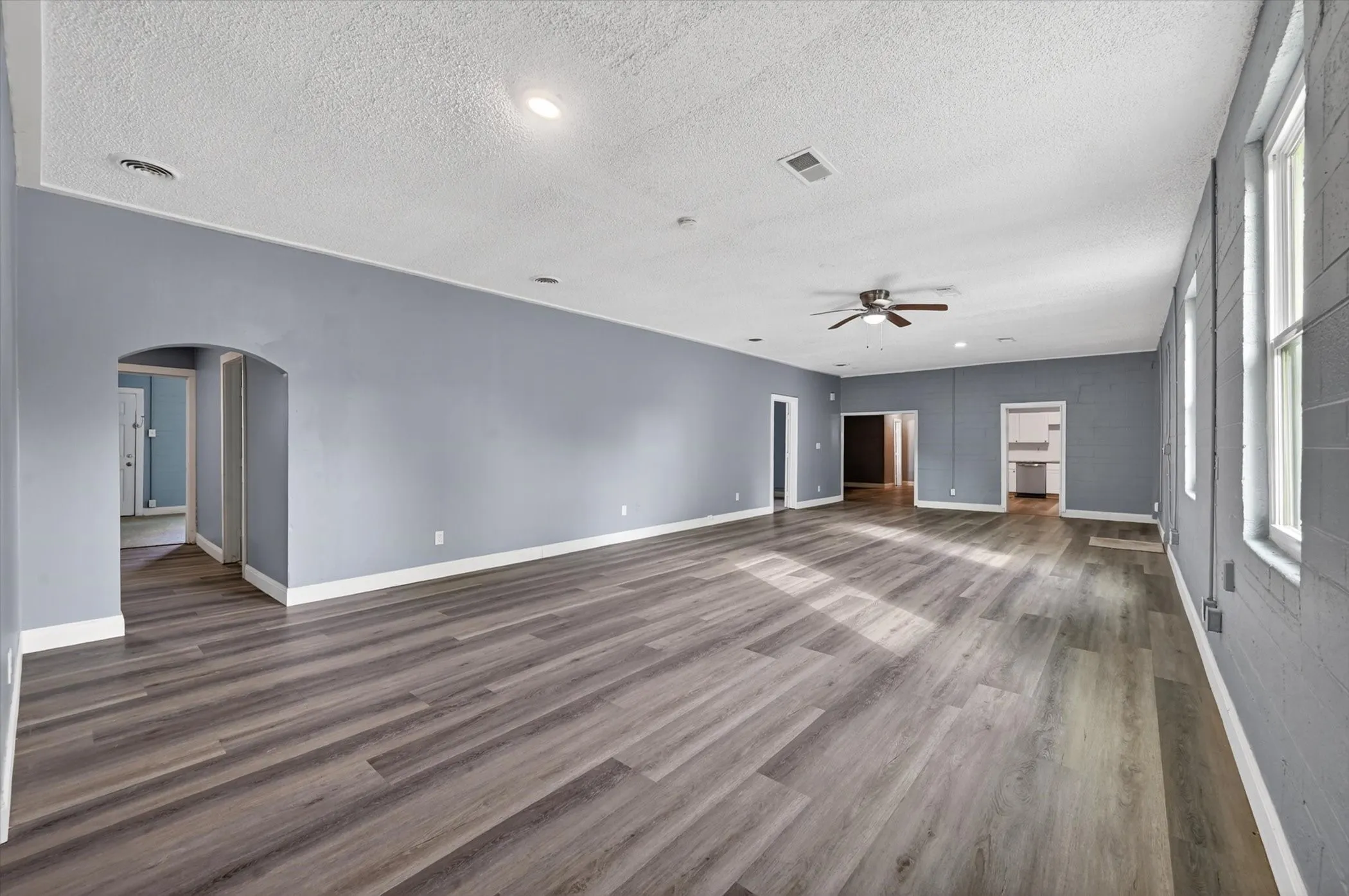 Single Family Residence For Sale in Kaufman County , 401 E Buffalo Street, Forney, Texas 75126, 5 Bedroom, 2 Bathroom, Garage spaces, 2,339 Sqft, built in 1997, mls#21277083, Real Estate Agent in Forney, Homes For Sale in Kaufman county, Homes For Sale in Forney, Realtor in Forney Texas, Real Estate Brokerage Independent Realty Texas, Luminita Cordes Realtor