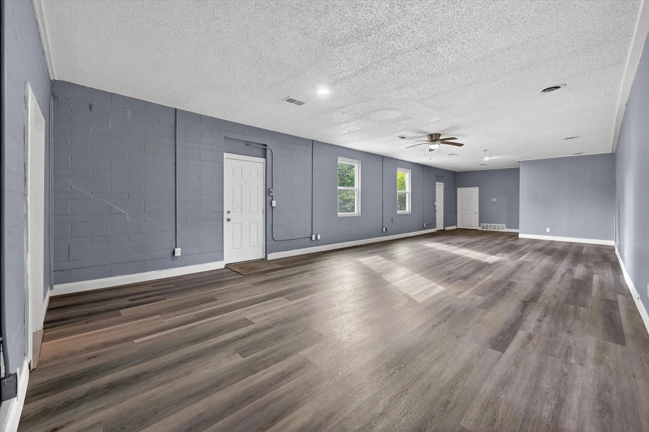 Single Family Residence For Sale in Kaufman County , 401 E Buffalo Street, Forney, Texas 75126, 5 Bedroom, 2 Bathroom, Garage spaces, 2,339 Sqft, built in 1997, mls#21277083, Real Estate Agent in Forney, Homes For Sale in Kaufman county, Homes For Sale in Forney, Realtor in Forney Texas, Real Estate Brokerage Independent Realty Texas, Luminita Cordes Realtor