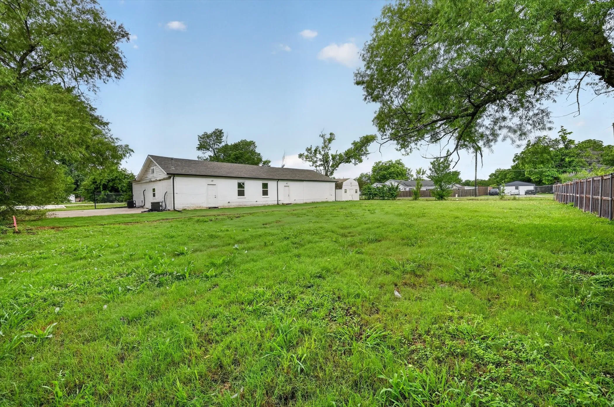Single Family Residence For Sale in Kaufman County , 401 E Buffalo Street, Forney, Texas 75126, 5 Bedroom, 2 Bathroom, Garage spaces, 2,339 Sqft, built in 1997, mls#21277083, Real Estate Agent in Forney, Homes For Sale in Kaufman county, Homes For Sale in Forney, Realtor in Forney Texas, Real Estate Brokerage Independent Realty Texas, Luminita Cordes Realtor