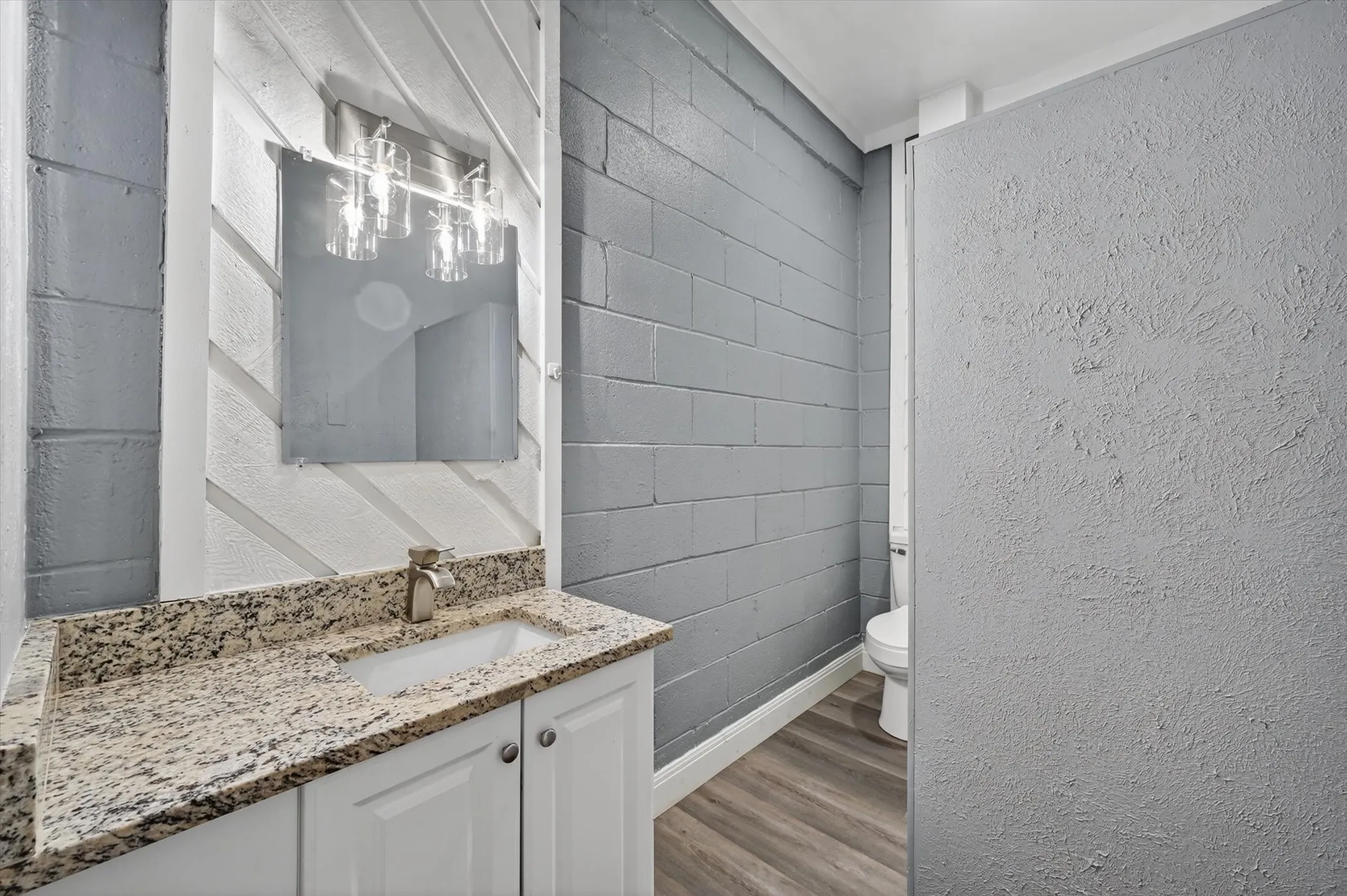 Single Family Residence For Sale in Kaufman County , 401 E Buffalo Street, Forney, Texas 75126, 5 Bedroom, 2 Bathroom, Garage spaces, 2,339 Sqft, built in 1997, mls#21277083, Real Estate Agent in Forney, Homes For Sale in Kaufman county, Homes For Sale in Forney, Realtor in Forney Texas, Real Estate Brokerage Independent Realty Texas, Luminita Cordes Realtor