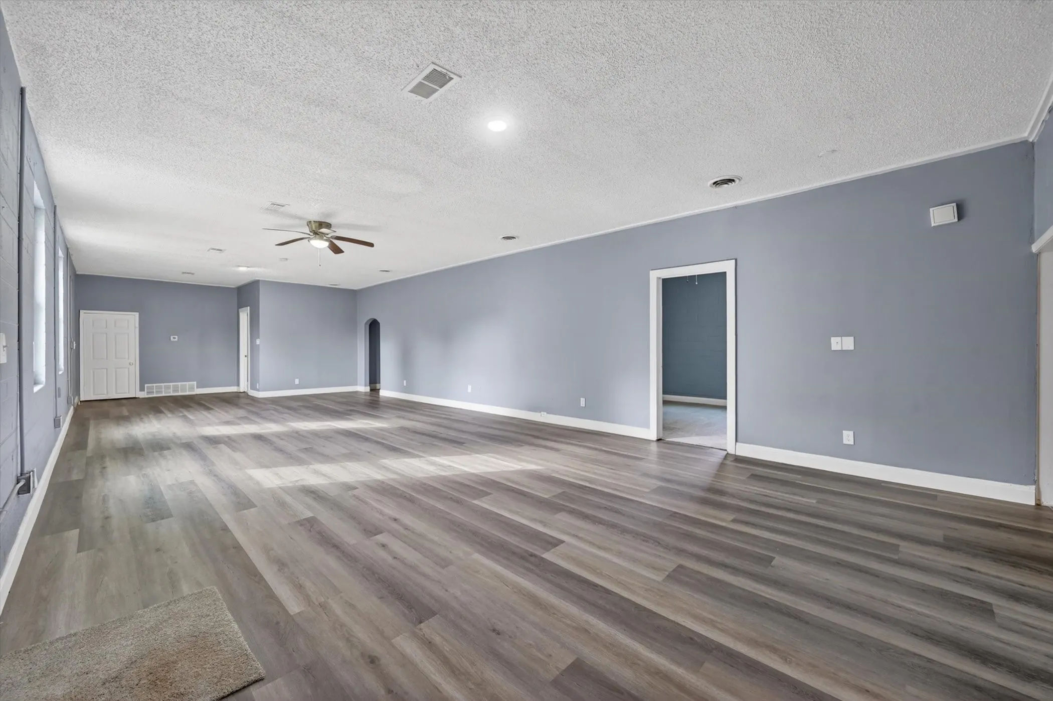 Single Family Residence For Sale in Kaufman County , 401 E Buffalo Street, Forney, Texas 75126, 5 Bedroom, 2 Bathroom, Garage spaces, 2,339 Sqft, built in 1997, mls#21277083, Real Estate Agent in Forney, Homes For Sale in Kaufman county, Homes For Sale in Forney, Realtor in Forney Texas, Real Estate Brokerage Independent Realty Texas, Luminita Cordes Realtor
