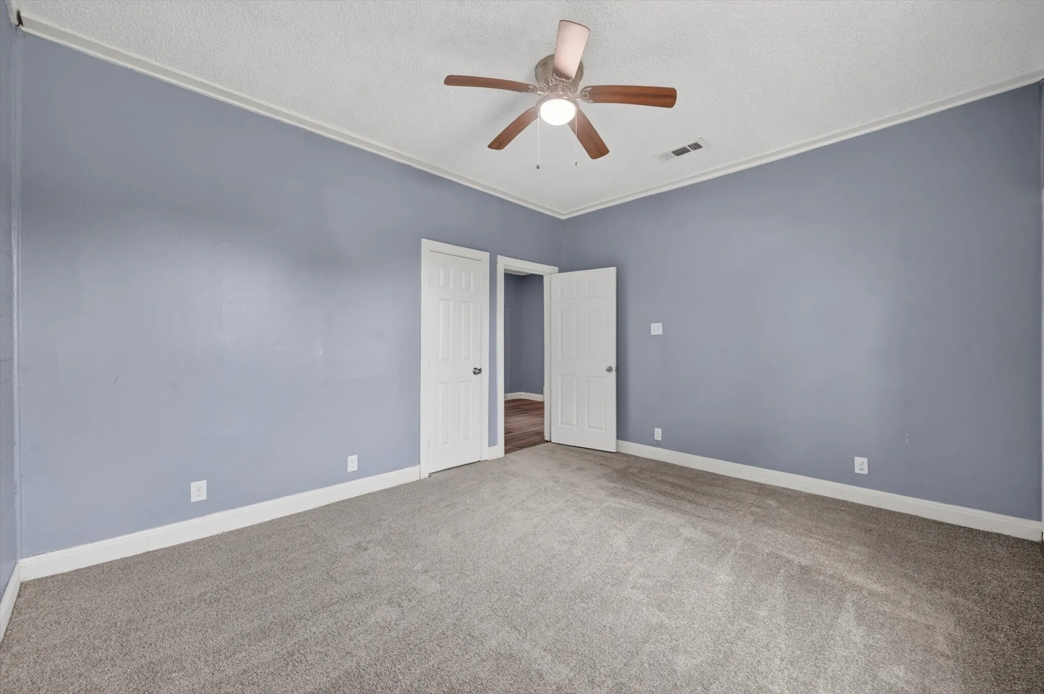 Single Family Residence For Sale in Kaufman County , 401 E Buffalo Street, Forney, Texas 75126, 5 Bedroom, 2 Bathroom, Garage spaces, 2,339 Sqft, built in 1997, mls#21277083, Real Estate Agent in Forney, Homes For Sale in Kaufman county, Homes For Sale in Forney, Realtor in Forney Texas, Real Estate Brokerage Independent Realty Texas, Luminita Cordes Realtor