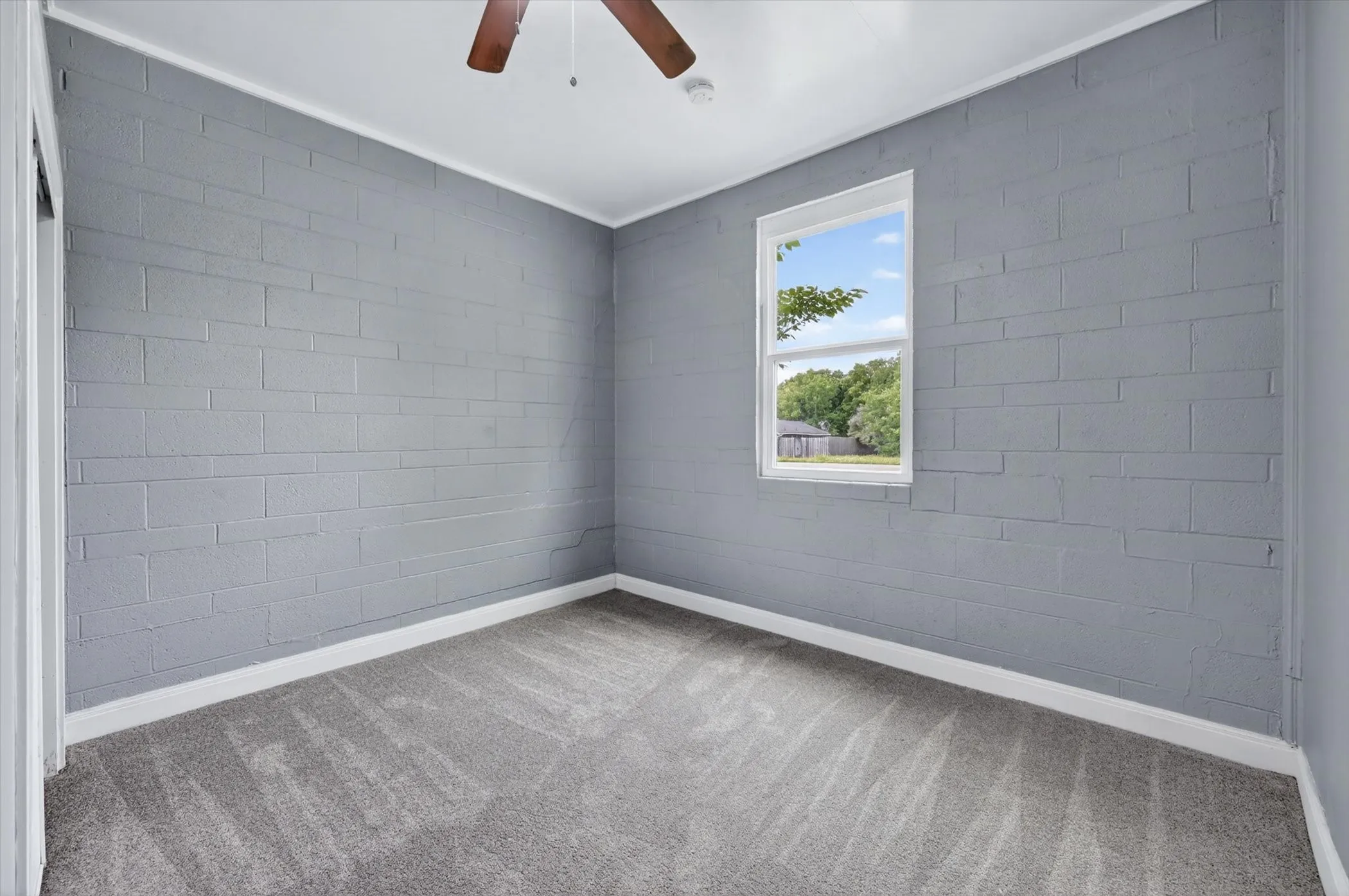 Single Family Residence For Sale in Kaufman County , 401 E Buffalo Street, Forney, Texas 75126, 5 Bedroom, 2 Bathroom, Garage spaces, 2,339 Sqft, built in 1997, mls#21277083, Real Estate Agent in Forney, Homes For Sale in Kaufman county, Homes For Sale in Forney, Realtor in Forney Texas, Real Estate Brokerage Independent Realty Texas, Luminita Cordes Realtor