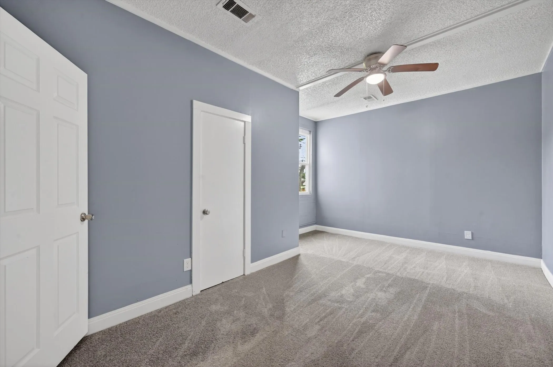 Single Family Residence For Sale in Kaufman County , 401 E Buffalo Street, Forney, Texas 75126, 5 Bedroom, 2 Bathroom, Garage spaces, 2,339 Sqft, built in 1997, mls#21277083, Real Estate Agent in Forney, Homes For Sale in Kaufman county, Homes For Sale in Forney, Realtor in Forney Texas, Real Estate Brokerage Independent Realty Texas, Luminita Cordes Realtor