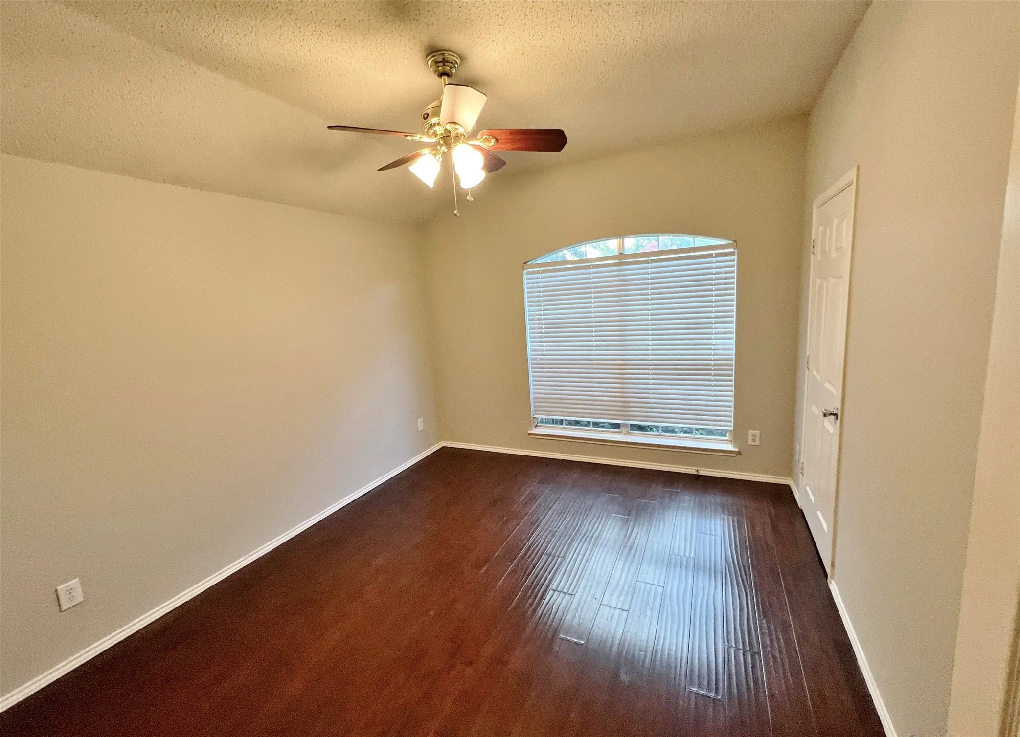Single Family Residence For Rent in Collin County , 1222 Harvard Lane, Allen, Texas 75002, 3 Bedroom, 2 Bathroom, 2 Garage spaces, 2,039 Sqft, built in 1994, mls#21282492, Real Estate Agent in Allen, Homes For Rent in Collin county, Homes For Rent in Allen, Realtor in Allen Texas, Real Estate Brokerage Independent Realty Texas, Luminita Cordes Realtor