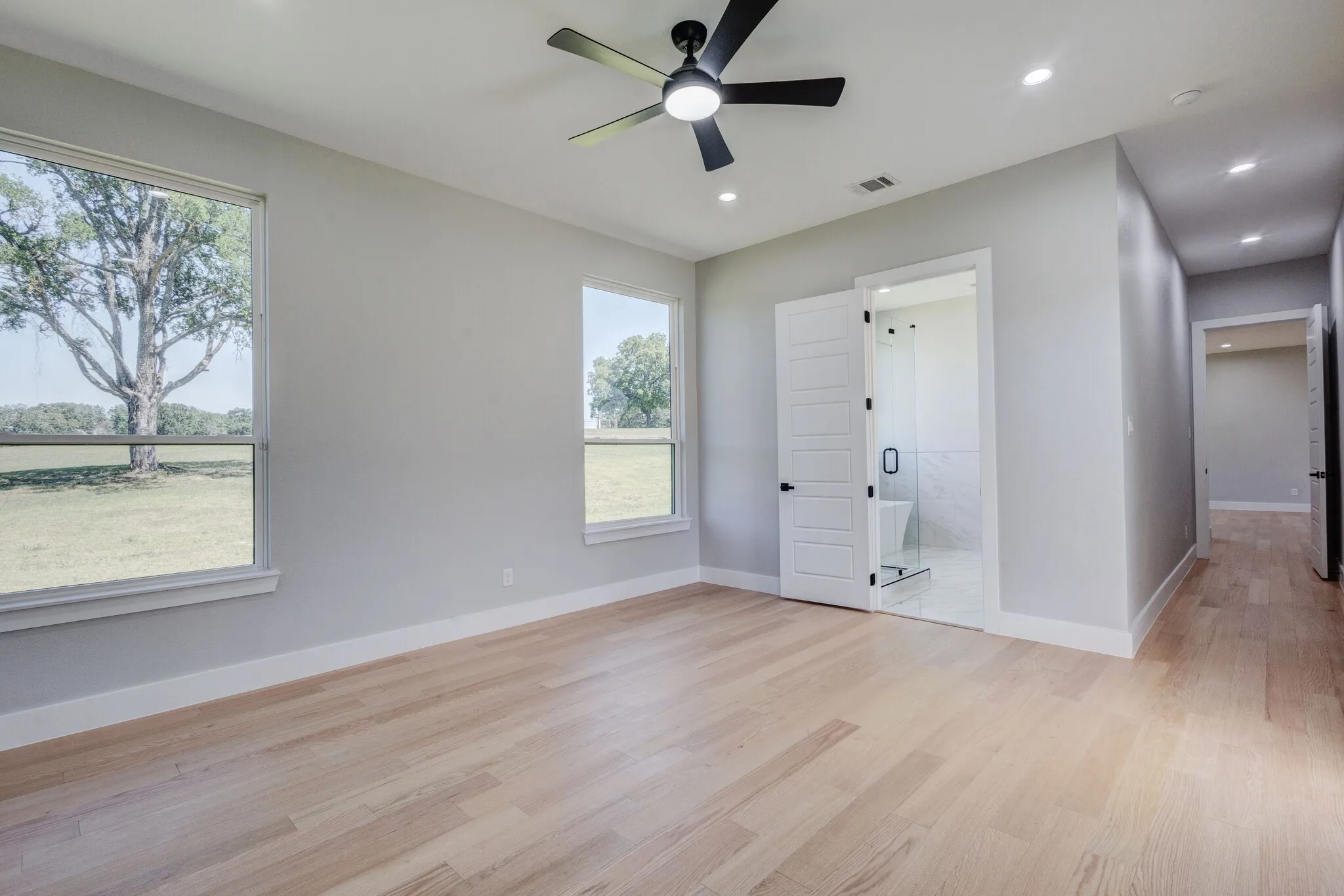 Single Family Residence For Sale in Navarro County , 321 El Barco, Corsicana, Texas 75109, 5 Bedroom, 5 Bathroom, 3 Garage spaces, 4,298 Sqft, built in 2024, mls#21282506, Real Estate Agent in Corsicana, Homes For Sale in Navarro county, Homes For Sale in Corsicana, Realtor in Corsicana Texas, Real Estate Brokerage Independent Realty Texas, Luminita Cordes Realtor