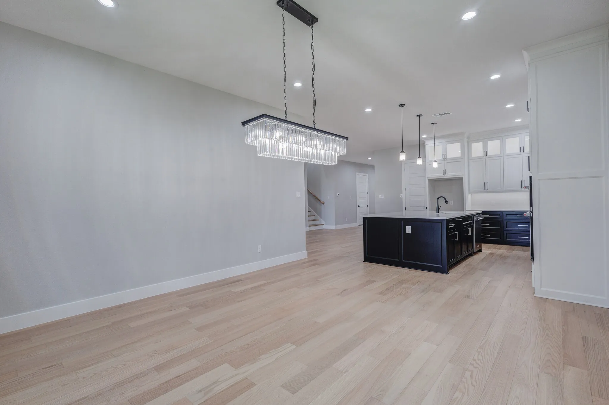 Single Family Residence For Sale in Navarro County , 321 El Barco, Corsicana, Texas 75109, 5 Bedroom, 5 Bathroom, 3 Garage spaces, 4,298 Sqft, built in 2024, mls#21282506, Real Estate Agent in Corsicana, Homes For Sale in Navarro county, Homes For Sale in Corsicana, Realtor in Corsicana Texas, Real Estate Brokerage Independent Realty Texas, Luminita Cordes Realtor