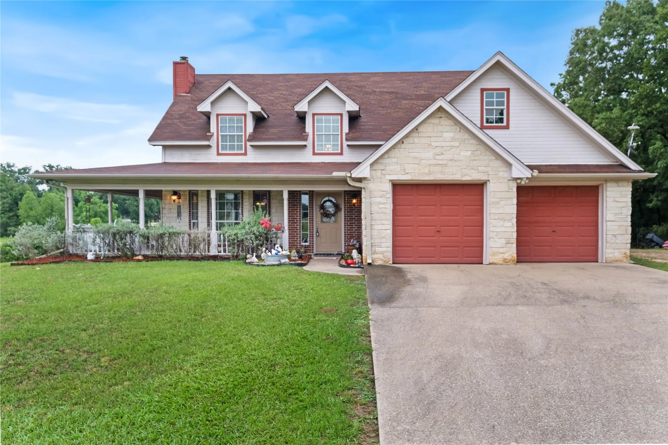 Single Family Residence For Sale in Van Zandt County , 786 Vz County Road 1803, Grand Saline, Texas 75140, 3 Bedroom, 3 Bathroom, 2 Garage spaces, 1,657 Sqft, built in 2005, mls#21282517, Real Estate Agent in Grand Saline, Homes For Sale in Van Zandt county, Homes For Sale in Grand Saline, Realtor in Grand Saline Texas, Real Estate Brokerage Independent Realty Texas, Luminita Cordes Realtor
