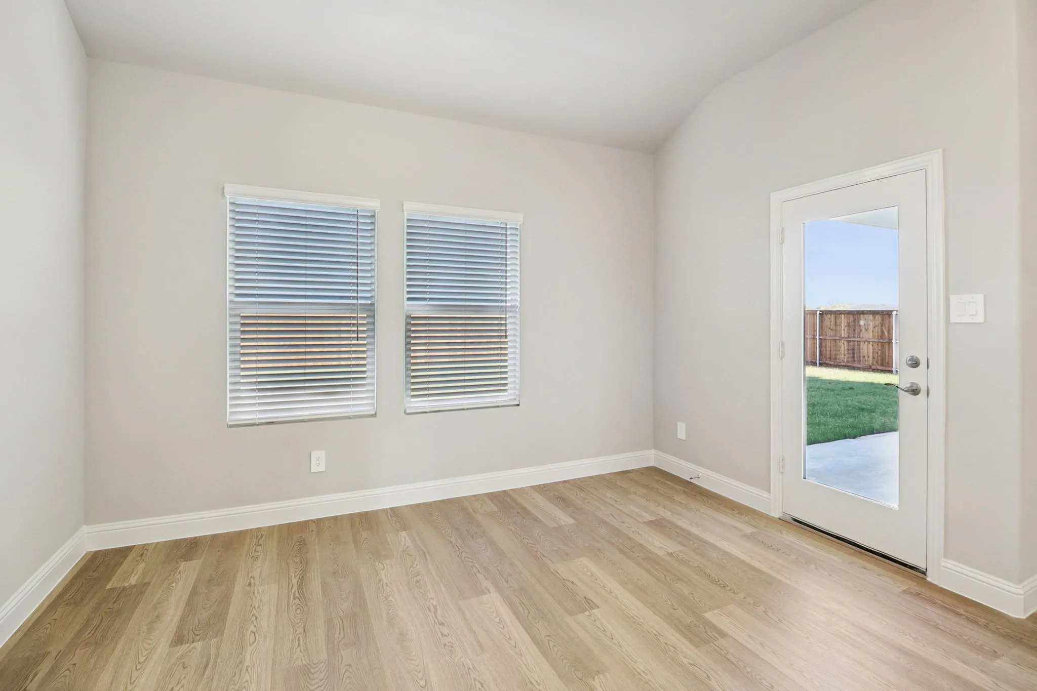  Photo is not of the actual home, but is an inspirational photo of builder’s model home and may depict options, furnishings, and/or decorator features that are not included.
