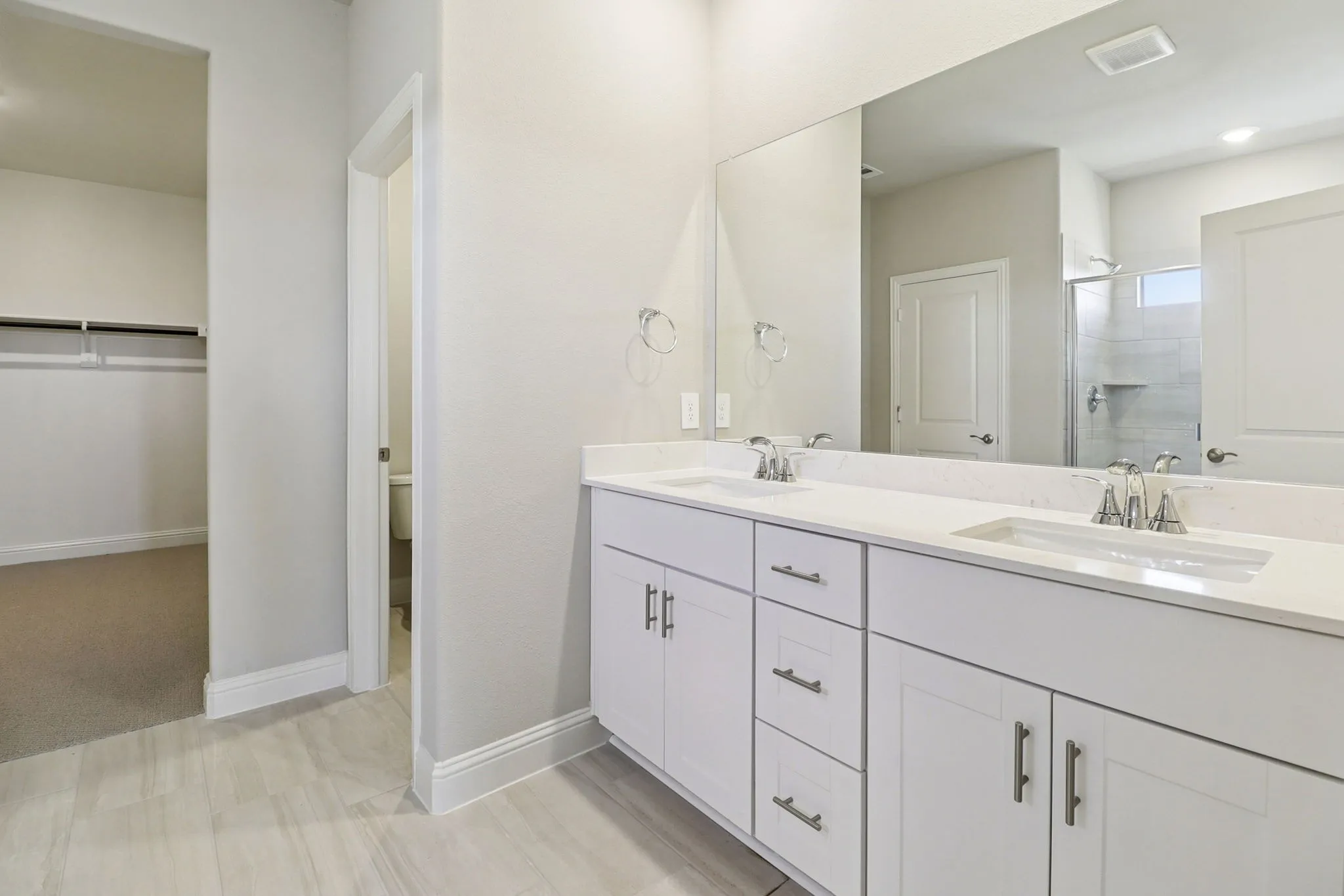  Photo is not of the actual home, but is an inspirational photo of builder’s model home and may depict options, furnishings, and/or decorator features that are not included.
