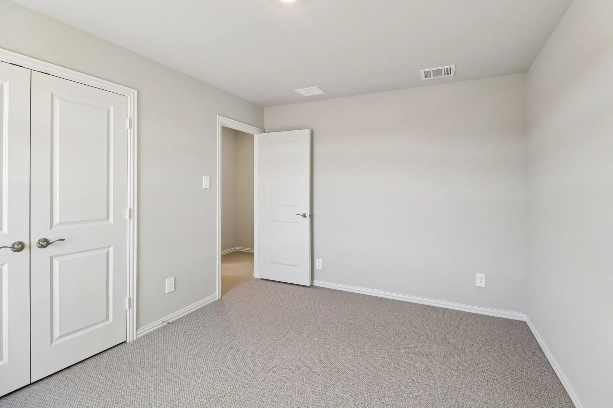  Photo is not of the actual home, but is an inspirational photo of builder’s model home and may depict options, furnishings, and/or decorator features that are not included.
