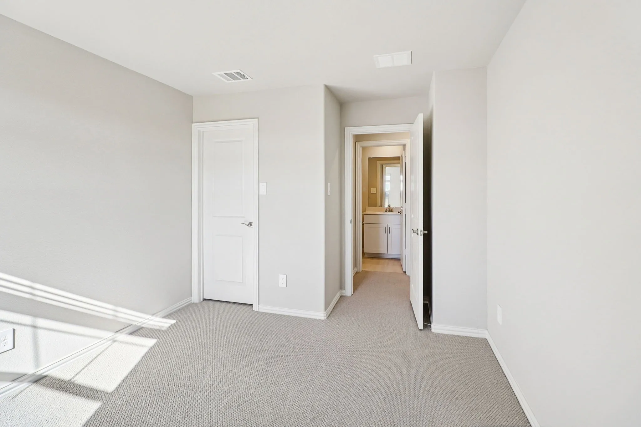  Photo is not of the actual home, but is an inspirational photo of builder’s model home and may depict options, furnishings, and/or decorator features that are not included.
