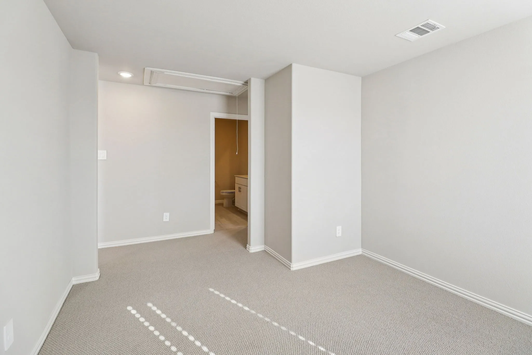 Photo is not of the actual home, but is an inspirational photo of builder’s model home and may depict options, furnishings, and/or decorator features that are not included.
