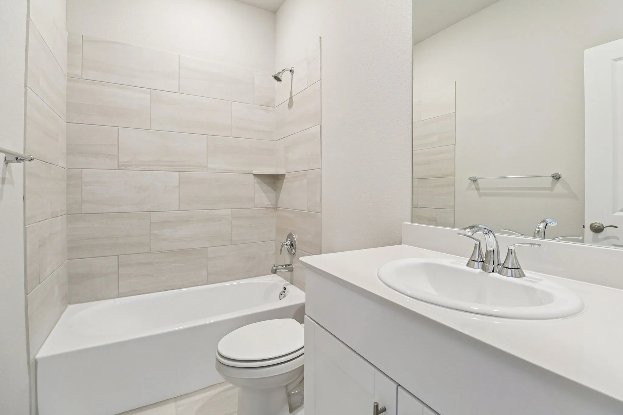  Photo is not of the actual home, but is an inspirational photo of builder’s model home and may depict options, furnishings, and/or decorator features that are not included.
