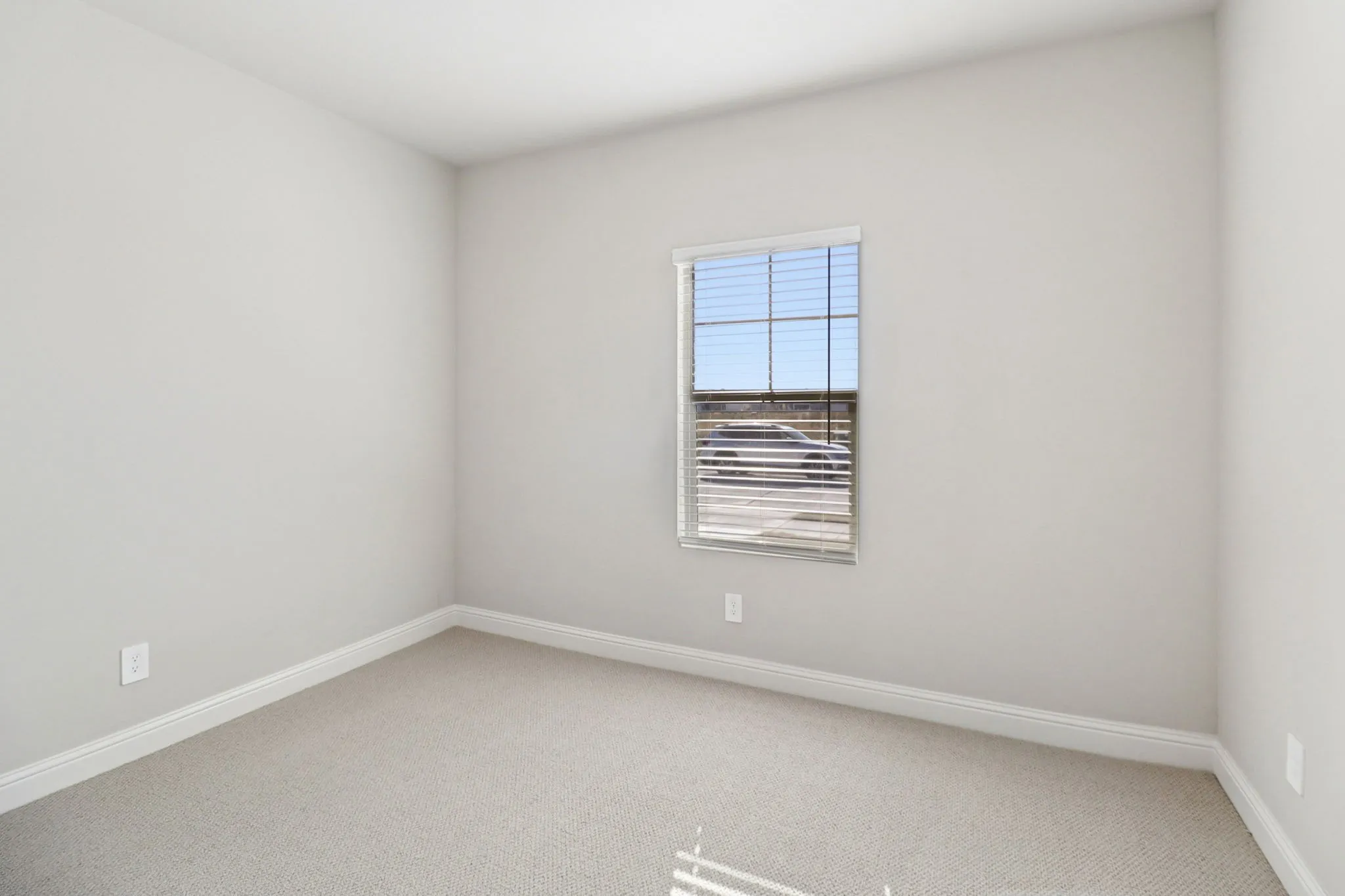  Photo is not of the actual home, but is an inspirational photo of builder’s model home and may depict options, furnishings, and/or decorator features that are not included.
