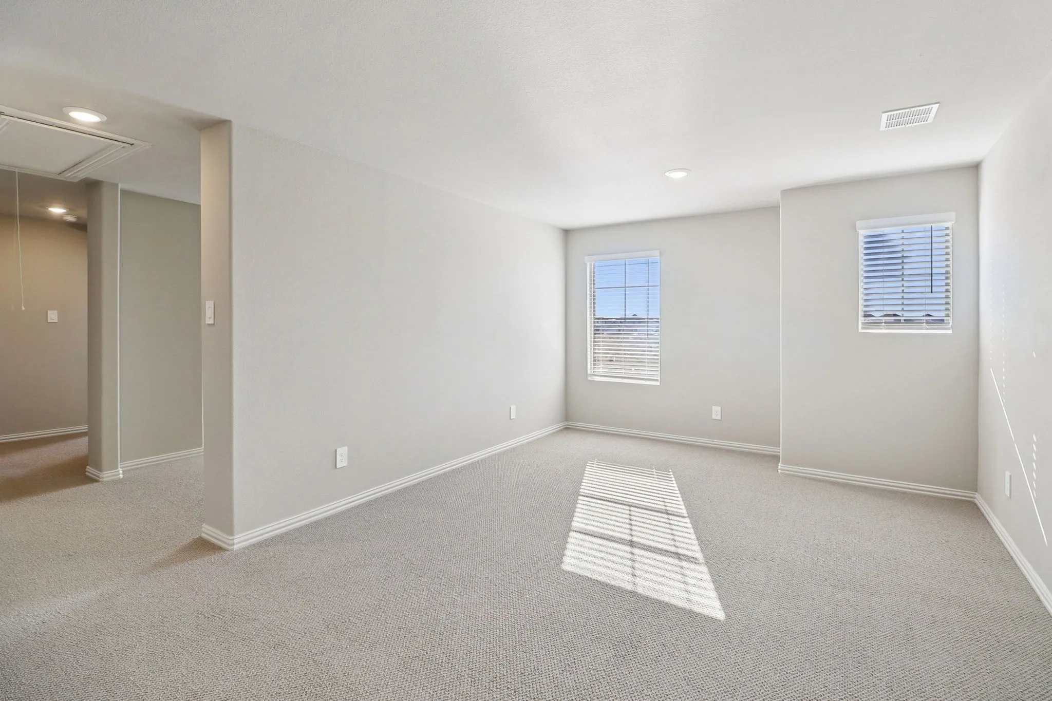  Photo is not of the actual home, but is an inspirational photo of builder’s model home and may depict options, furnishings, and/or decorator features that are not included.
